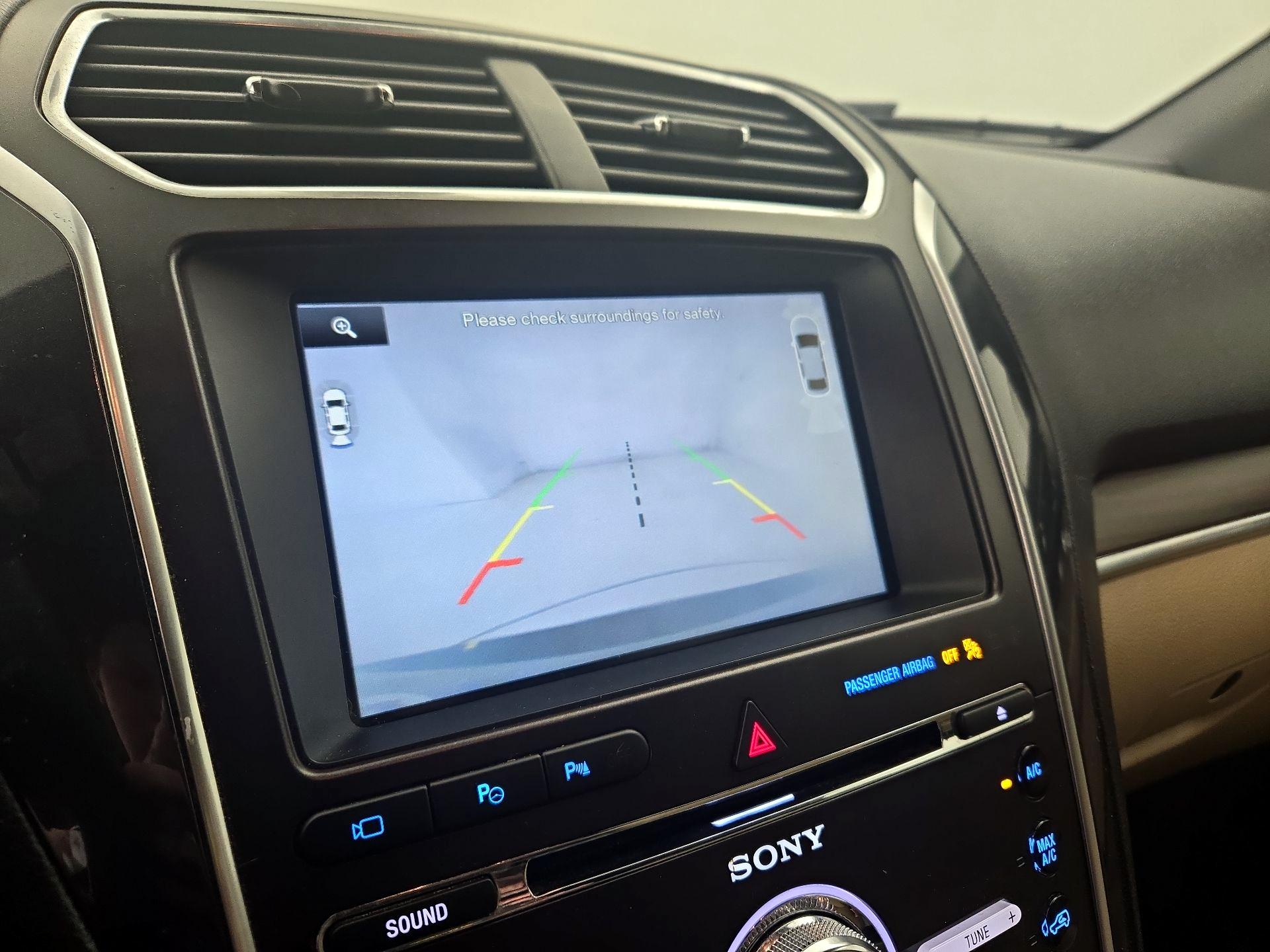 Thumbnail: 2016 Ford Explorer - 15