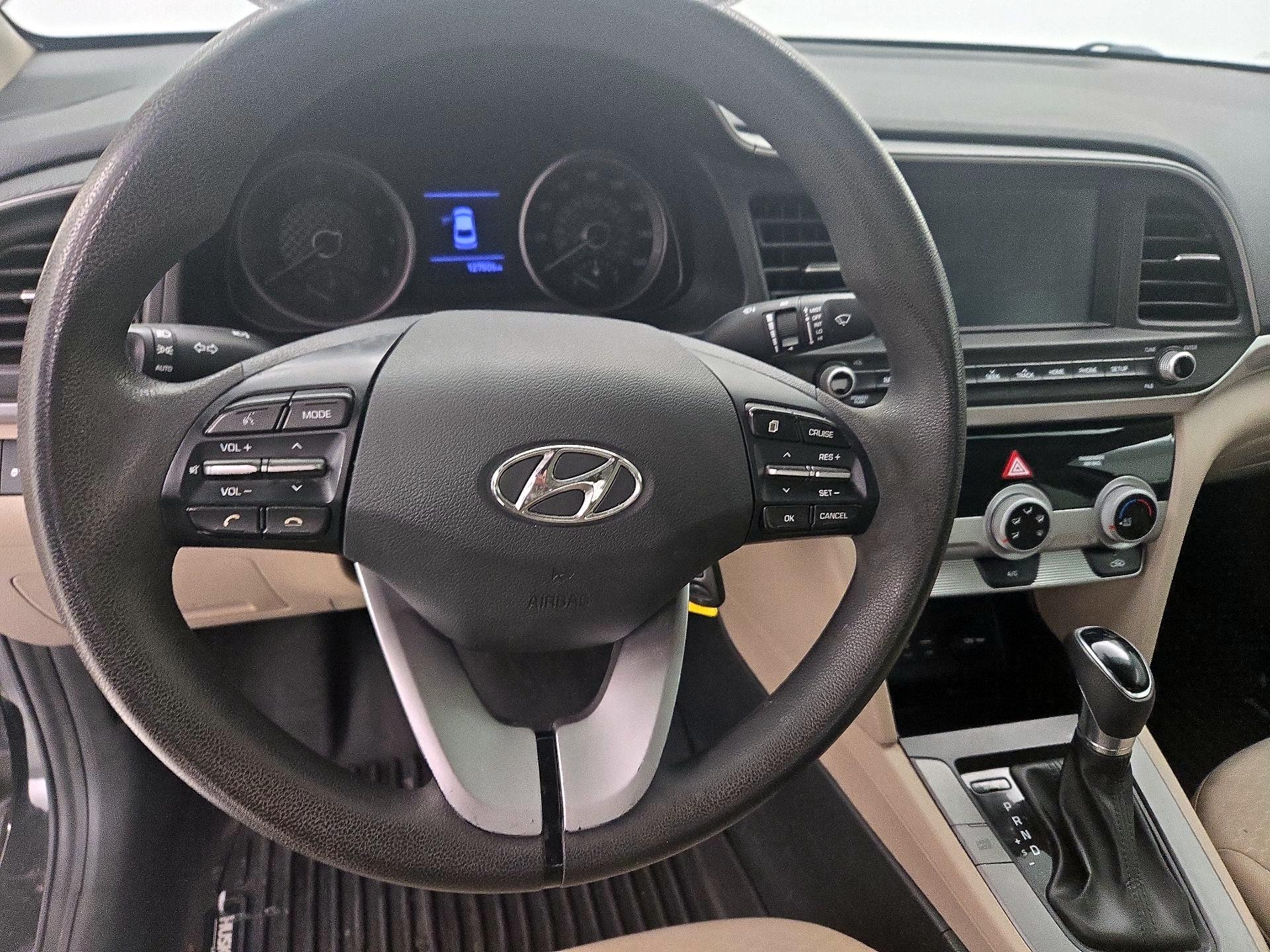 Thumbnail: 2019 Hyundai Elantra - 10