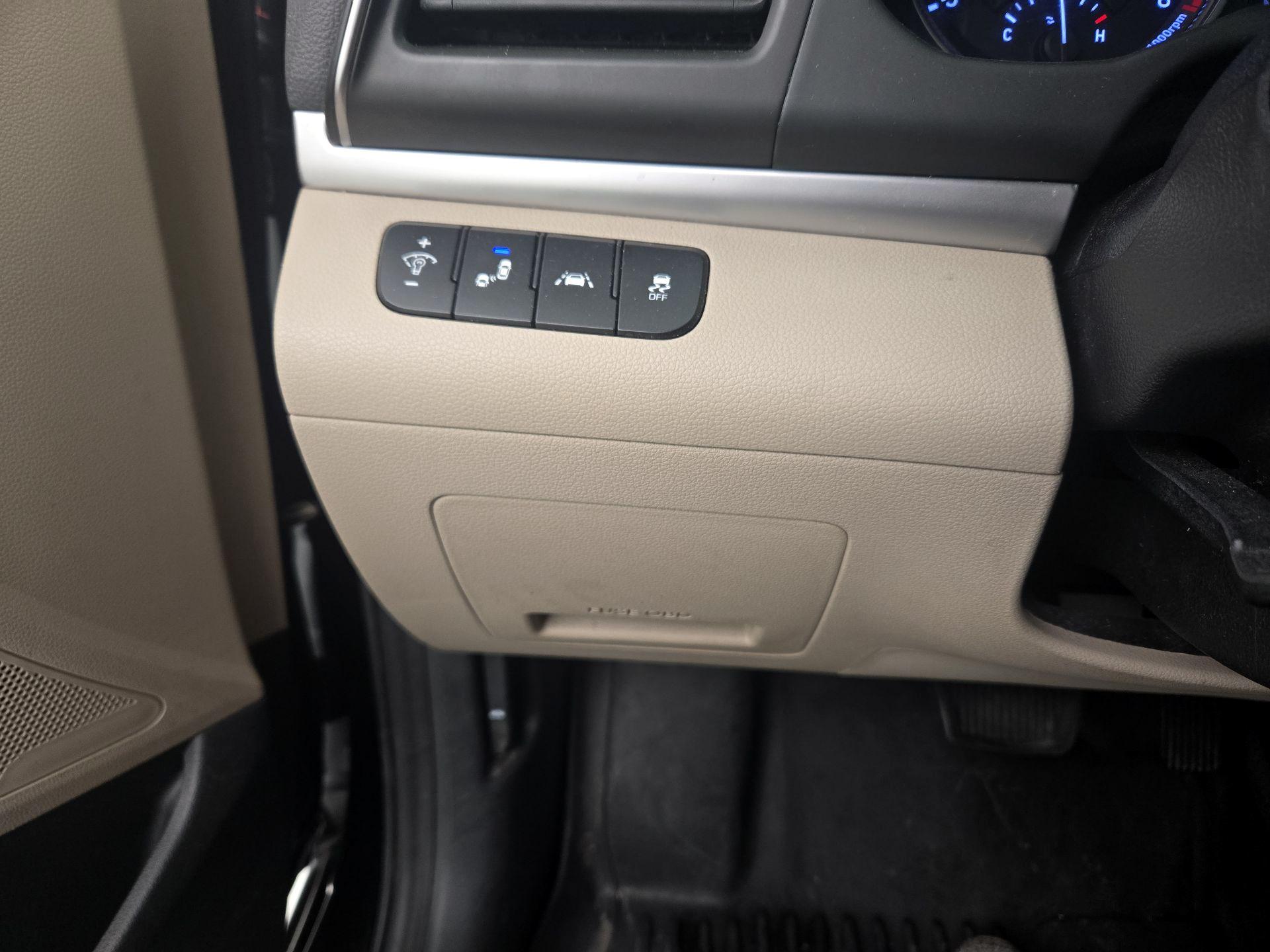 Thumbnail: 2019 Hyundai Elantra - 13