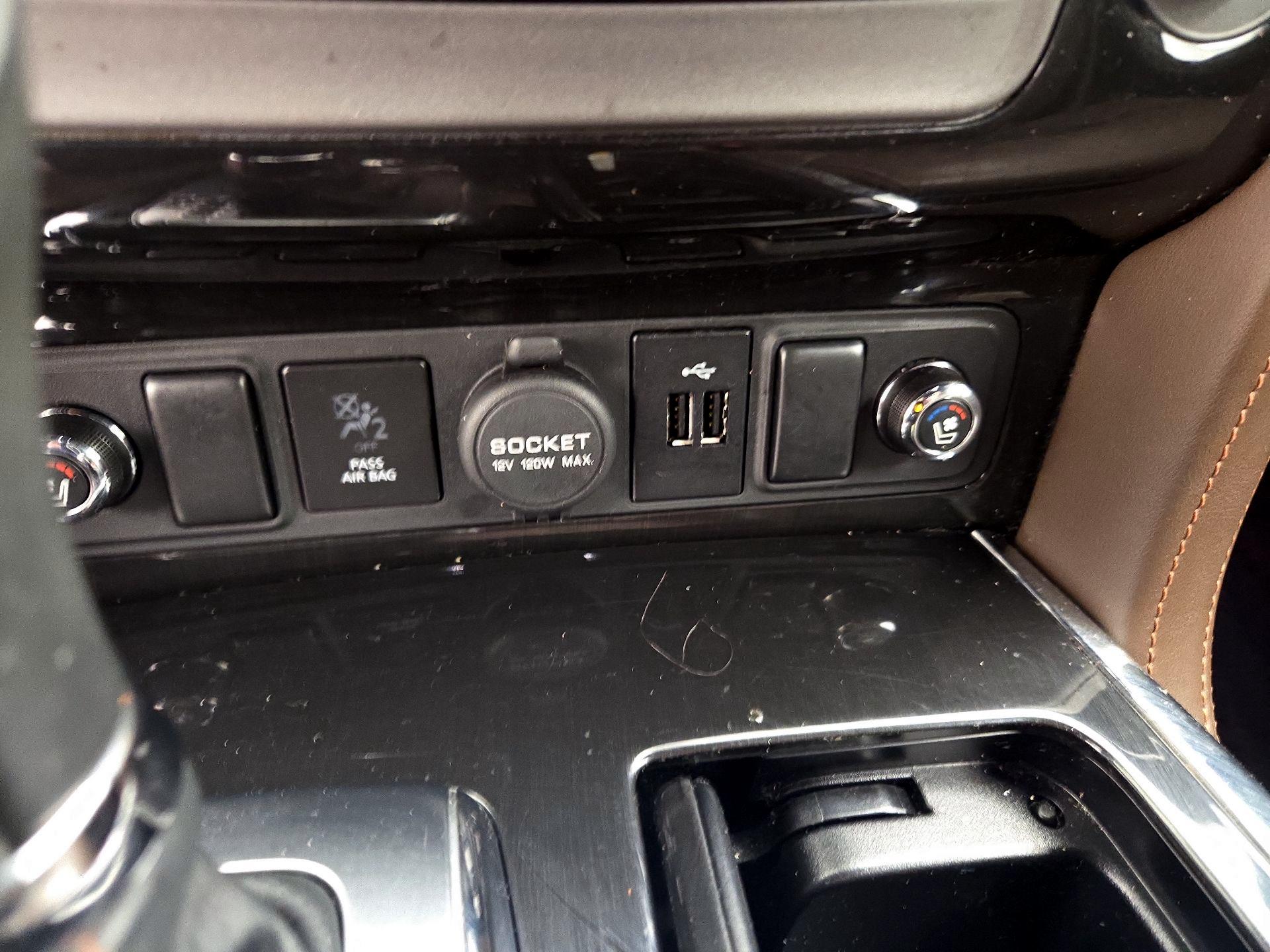 Thumbnail: 2020 Nissan Armada - 19