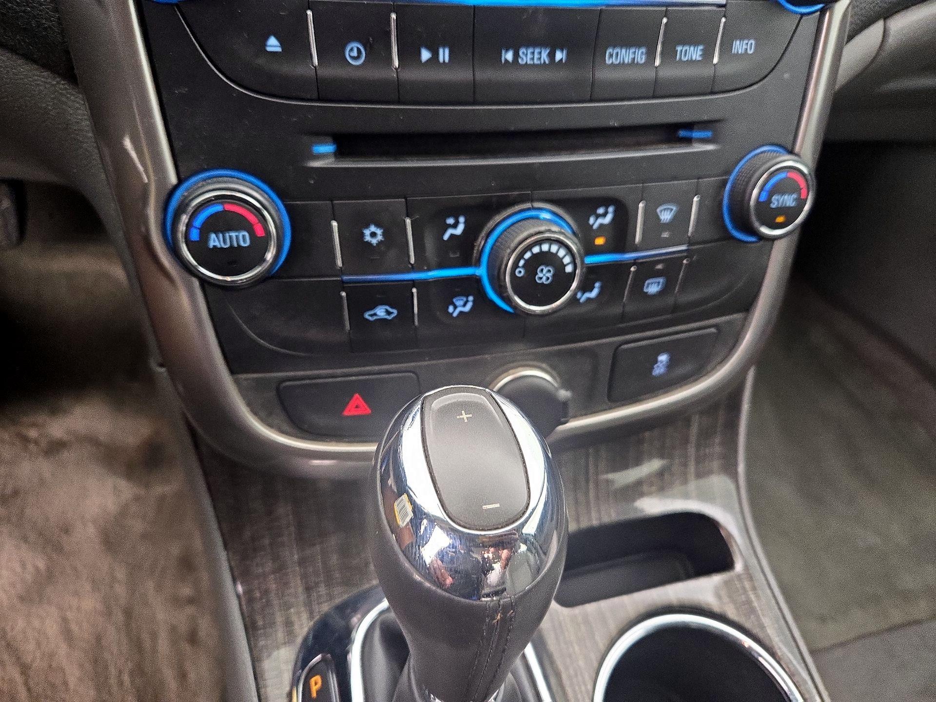 Thumbnail: 2015 Chevrolet Malibu - 15