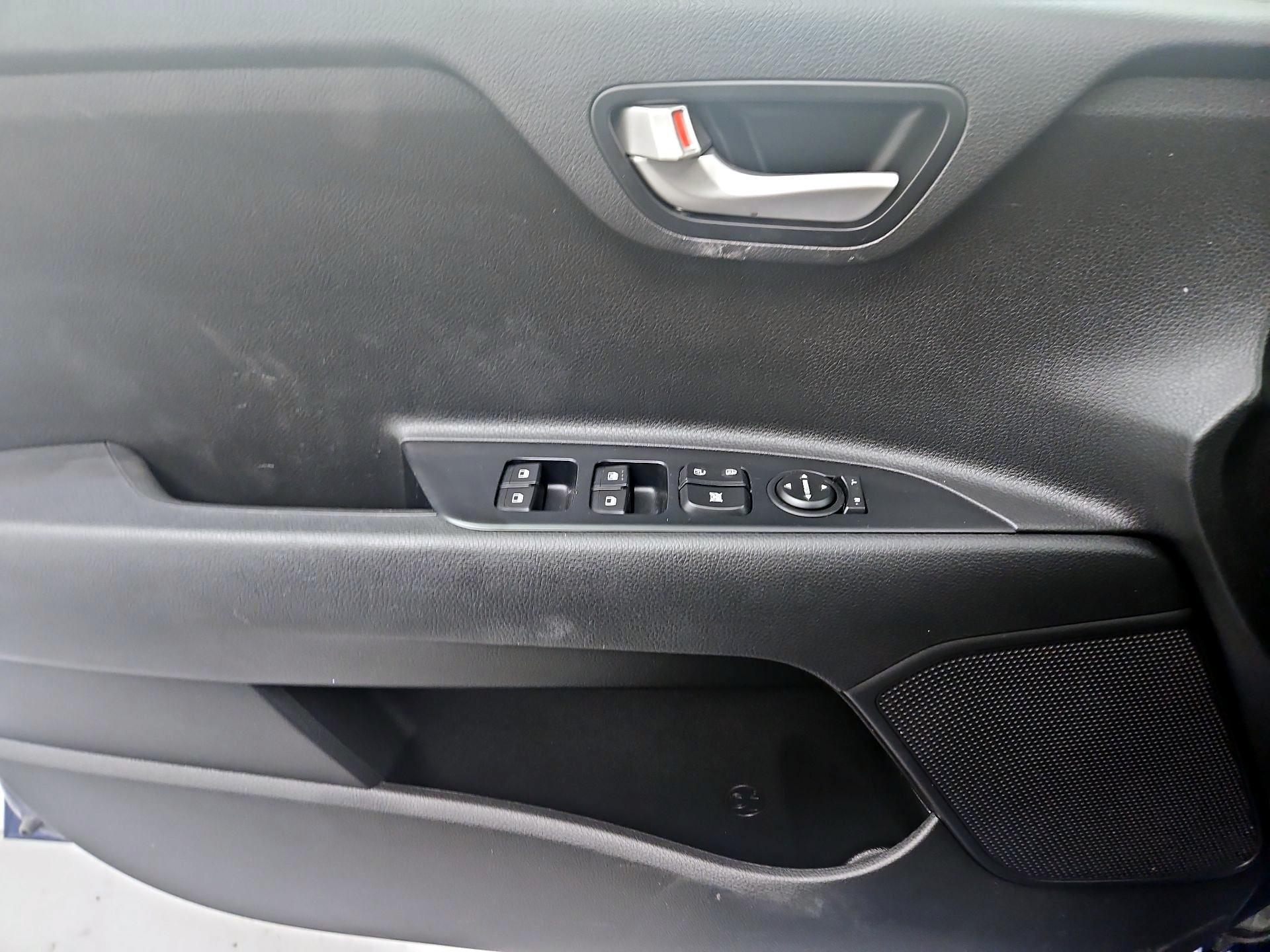 Thumbnail: 2020 Kia Rio - 12