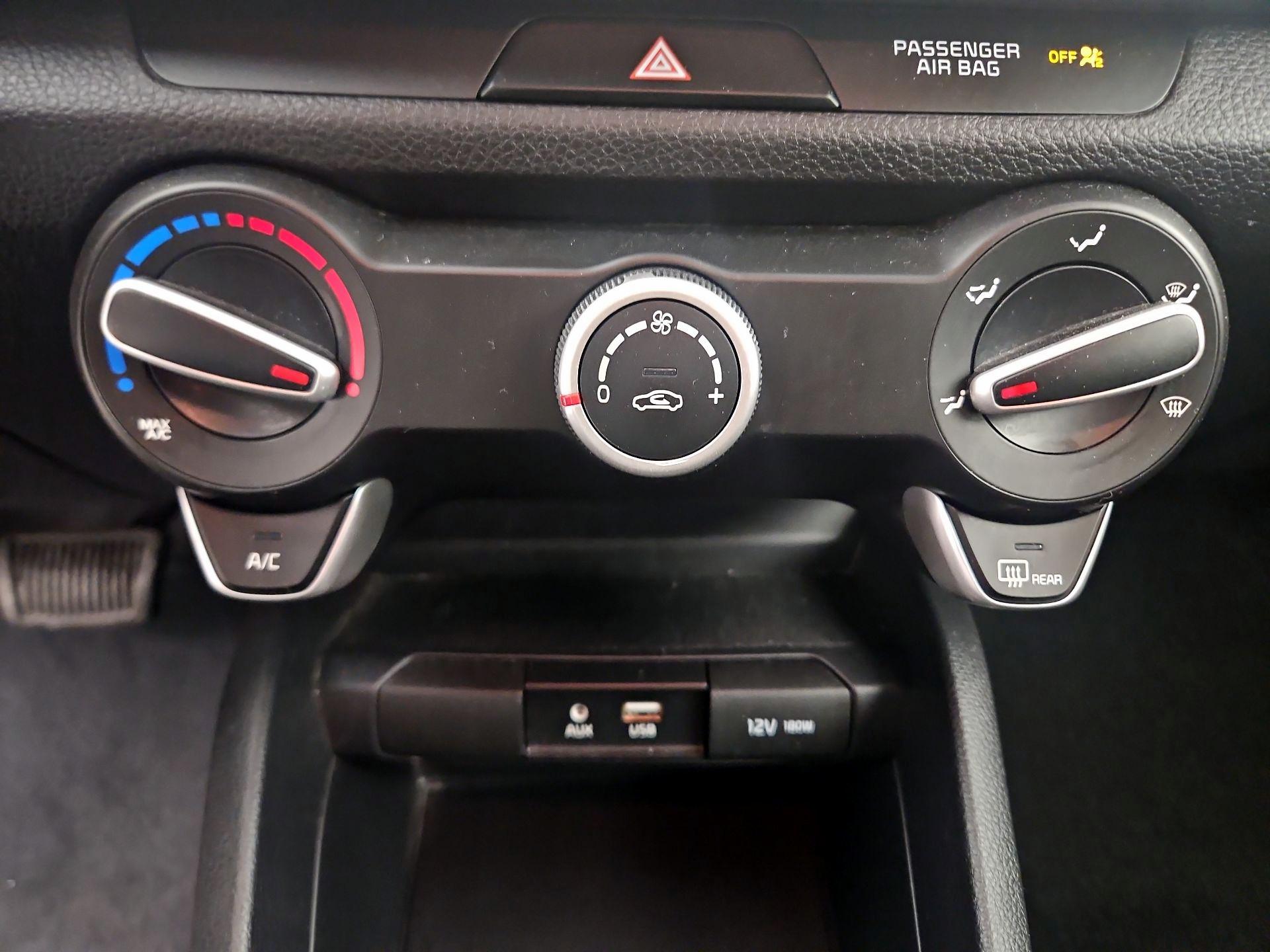 Thumbnail: 2020 Kia Rio - 16