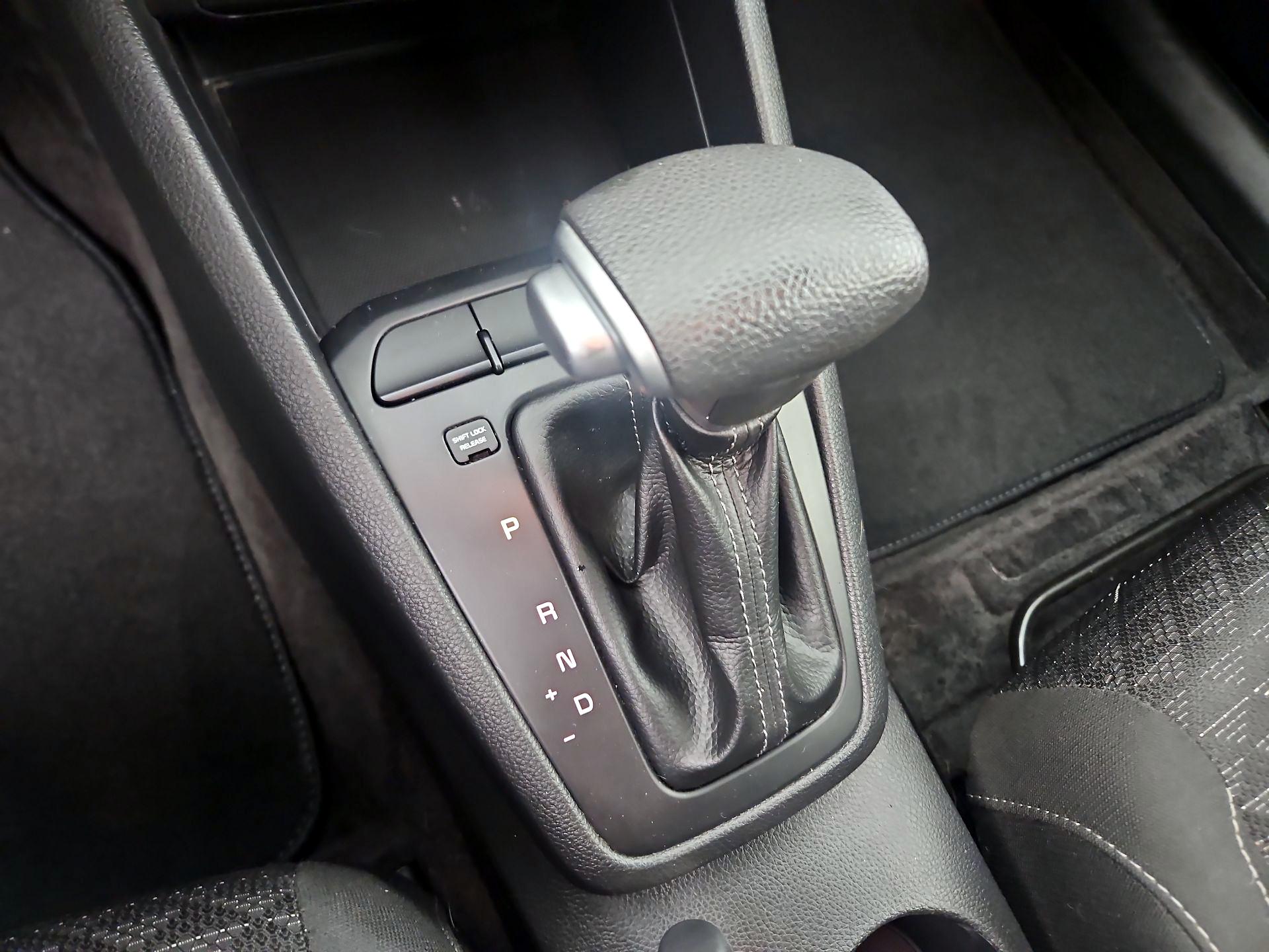 Thumbnail: 2020 Kia Rio - 17