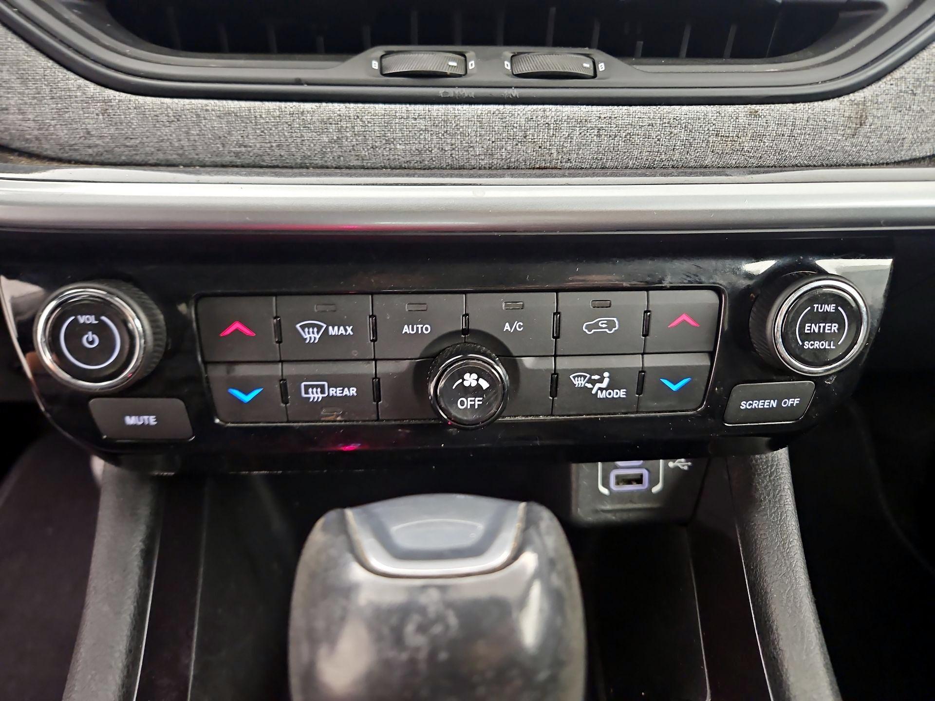 Thumbnail: 2022 Jeep Compass - 16