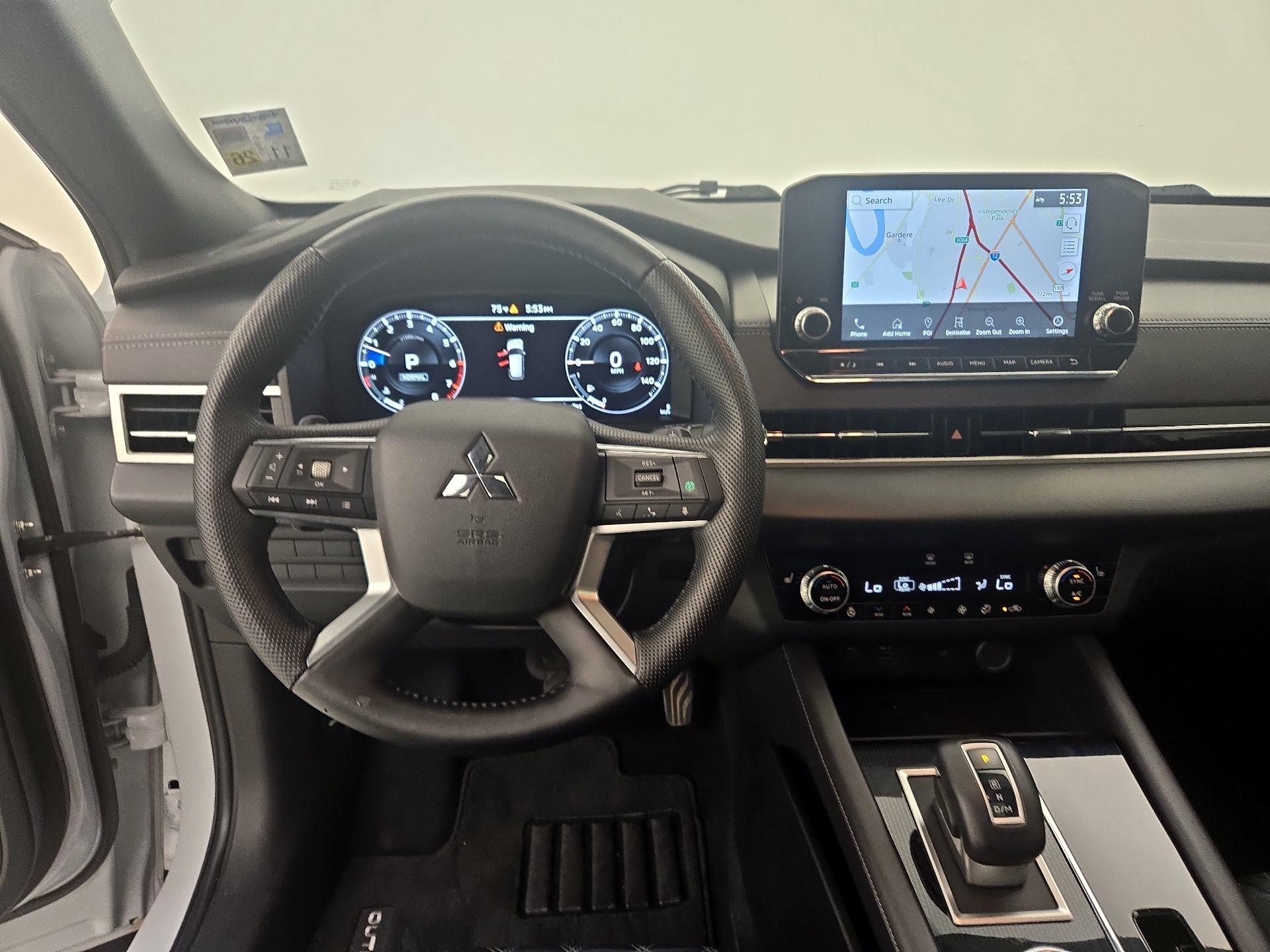 Thumbnail: 2023 Mitsubishi Outlander - 10