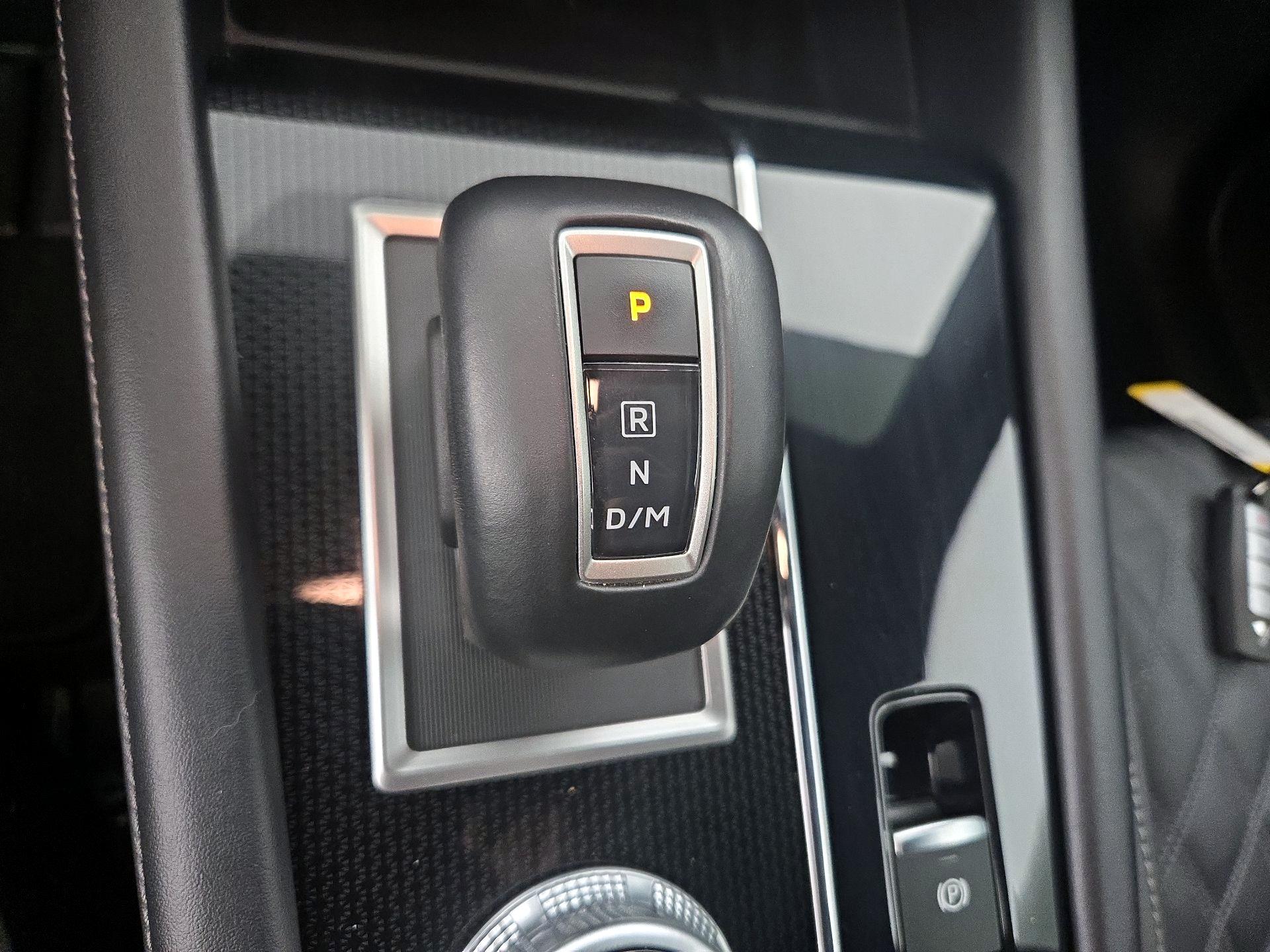 Thumbnail: 2023 Mitsubishi Outlander - 18