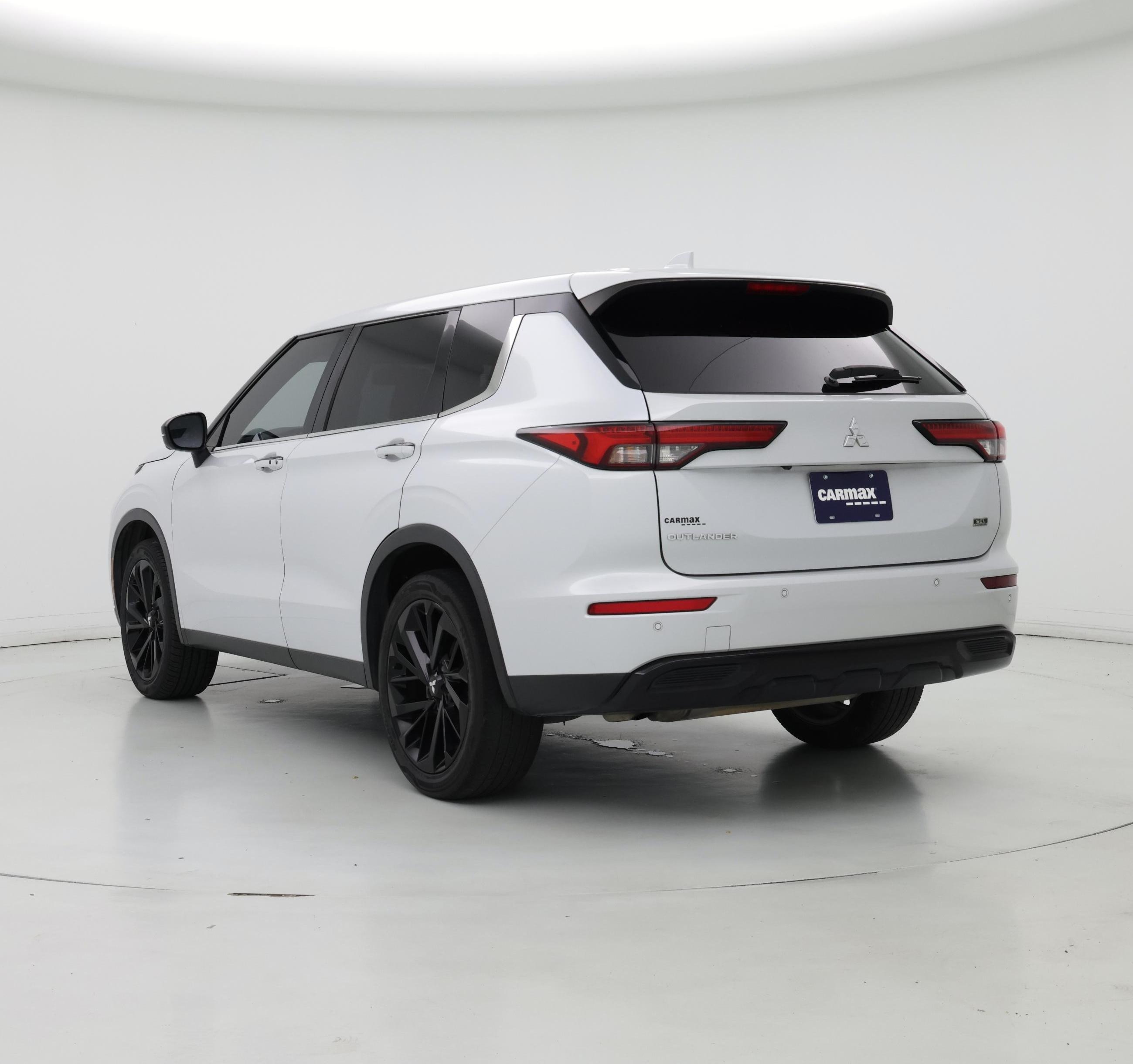 Thumbnail: 2023 Mitsubishi Outlander - 2