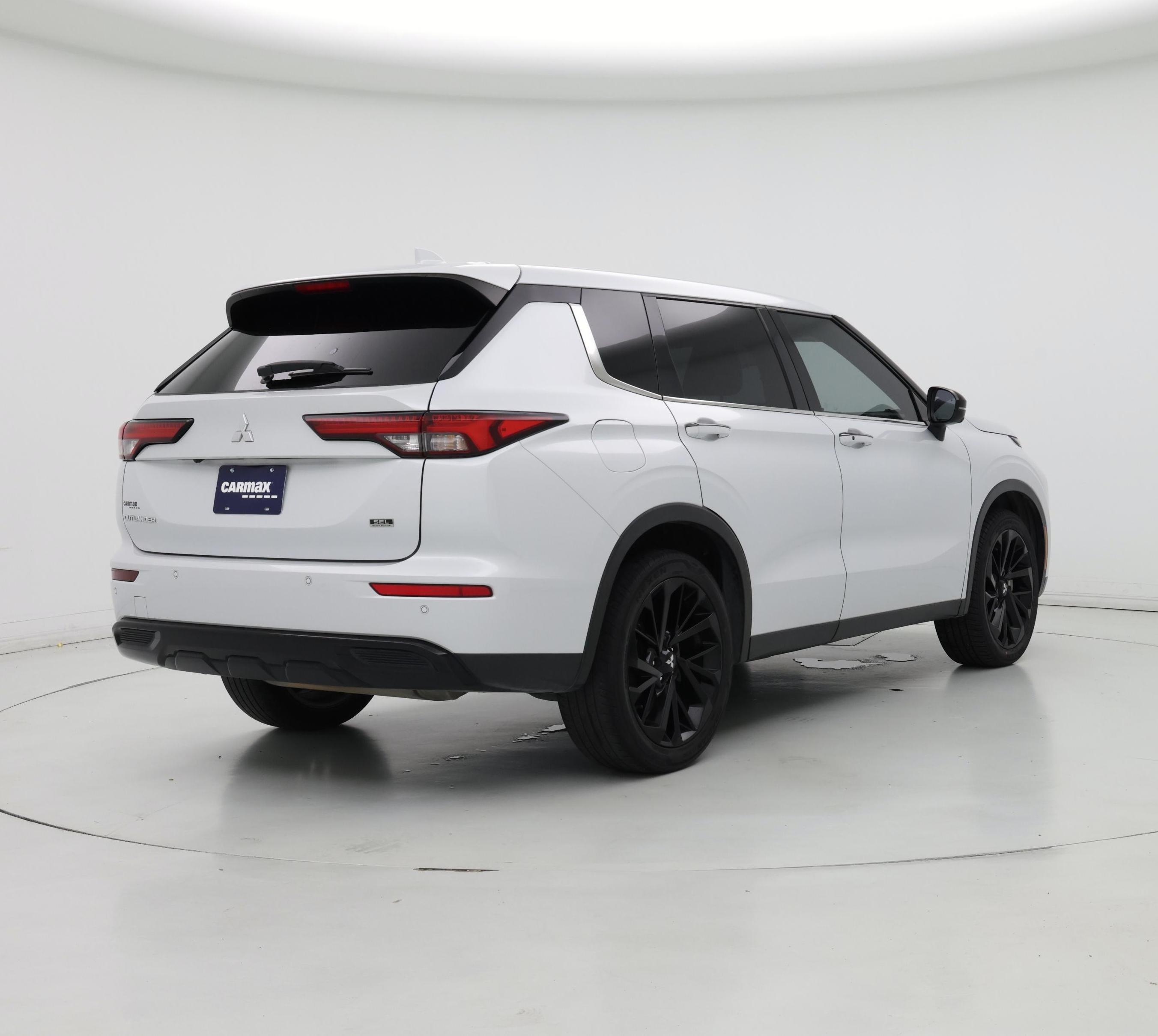 Thumbnail: 2023 Mitsubishi Outlander - 8