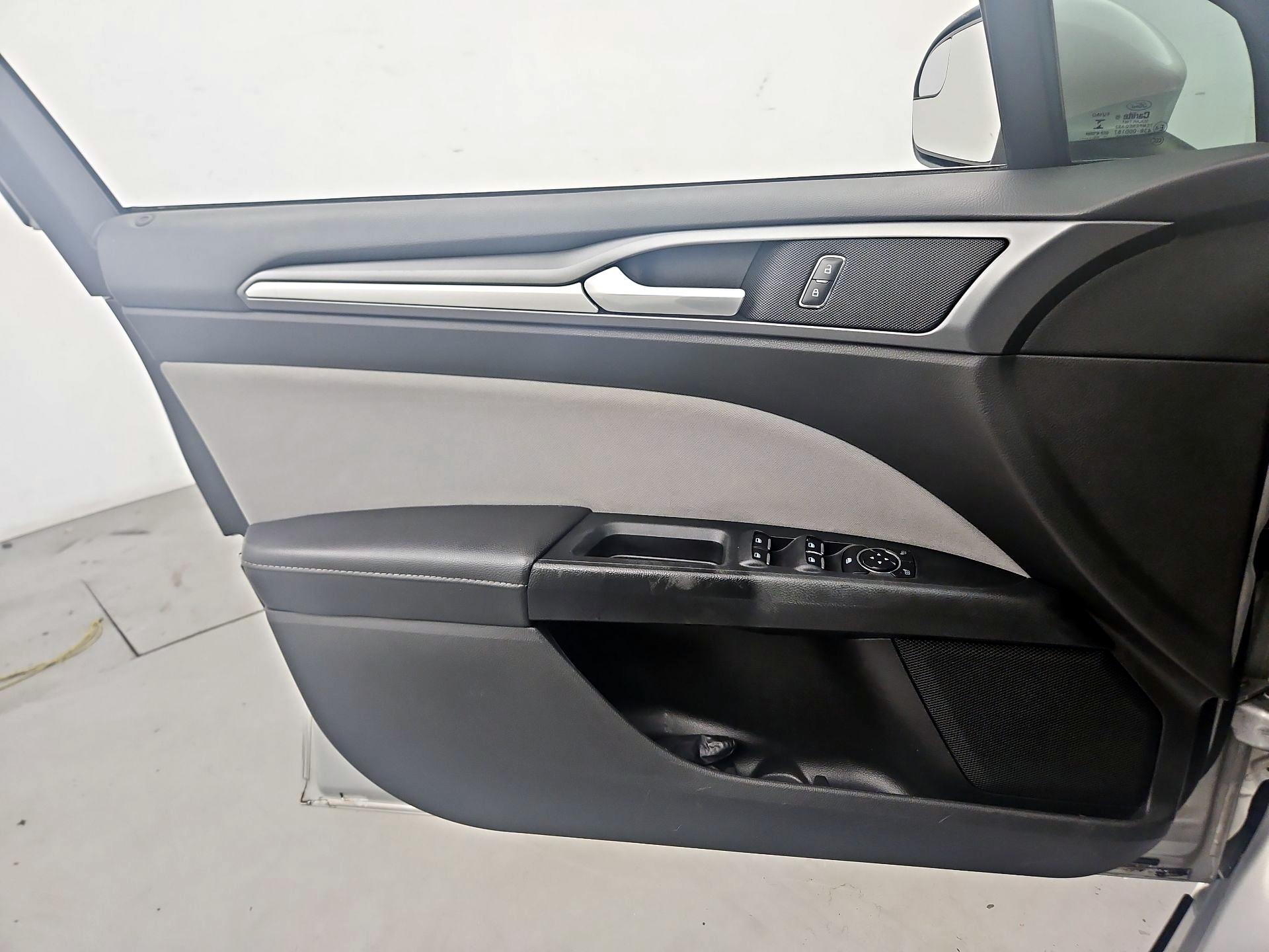 Thumbnail: 2016 Ford Fusion - 12