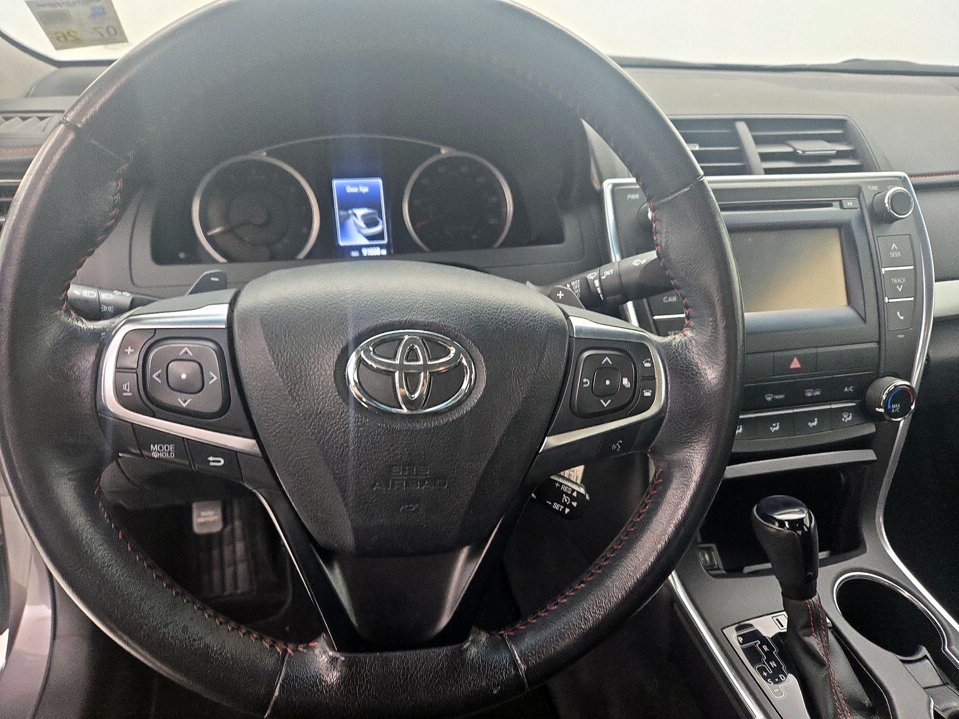 Thumbnail: 2015 Toyota Camry - 10