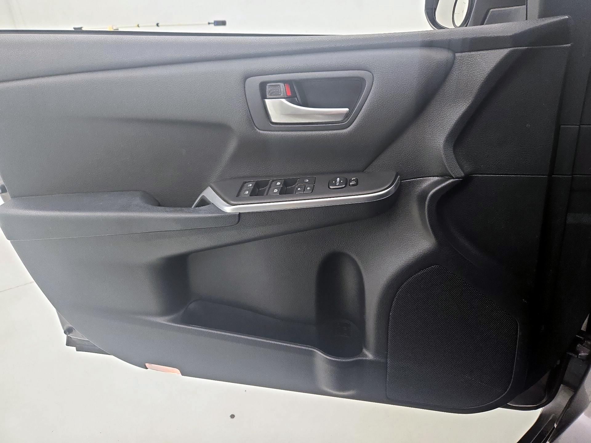 Thumbnail: 2015 Toyota Camry - 12