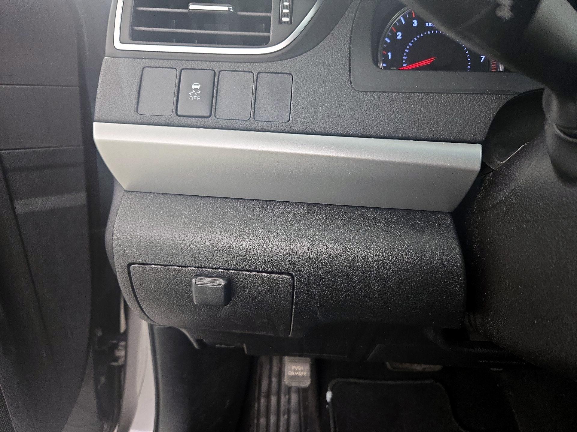 Thumbnail: 2015 Toyota Camry - 13