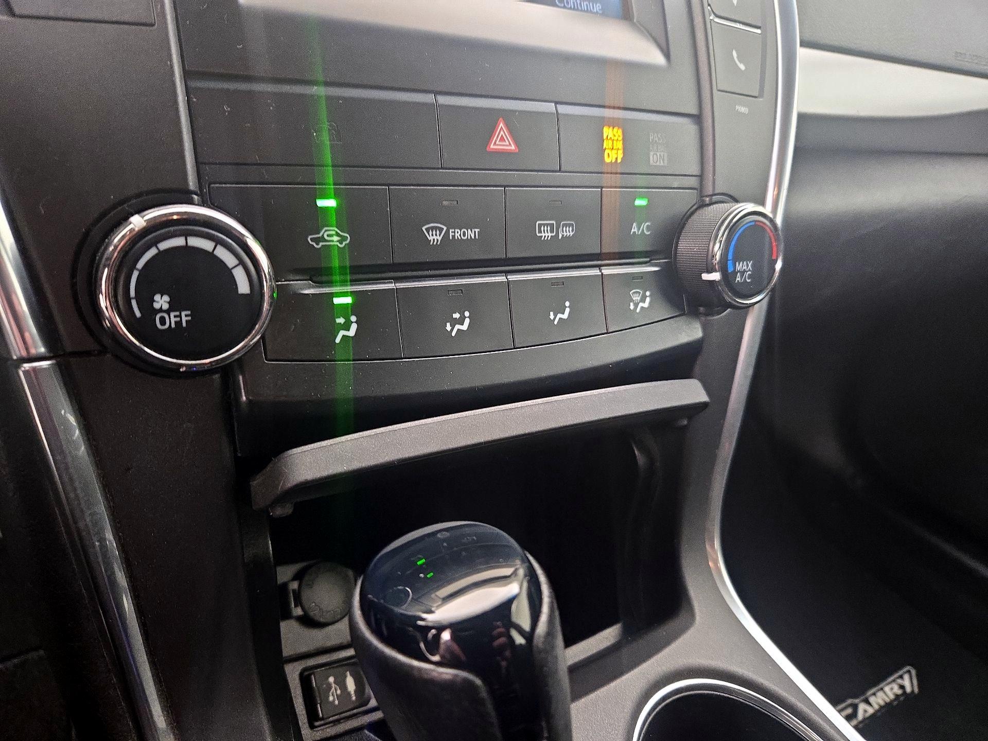 Thumbnail: 2015 Toyota Camry - 16