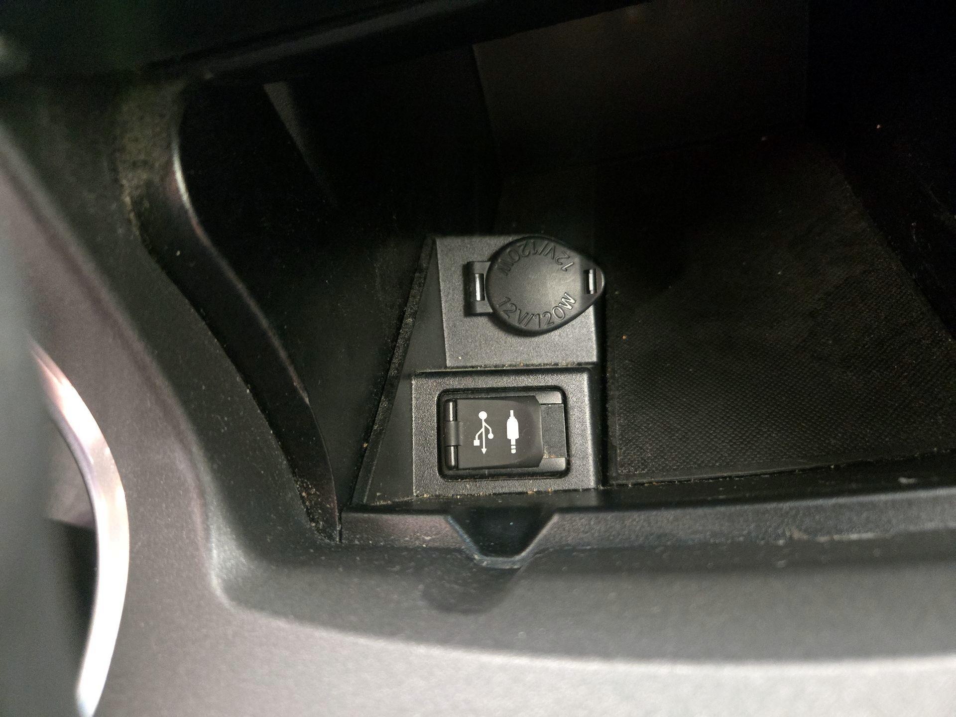 Thumbnail: 2015 Toyota Camry - 18