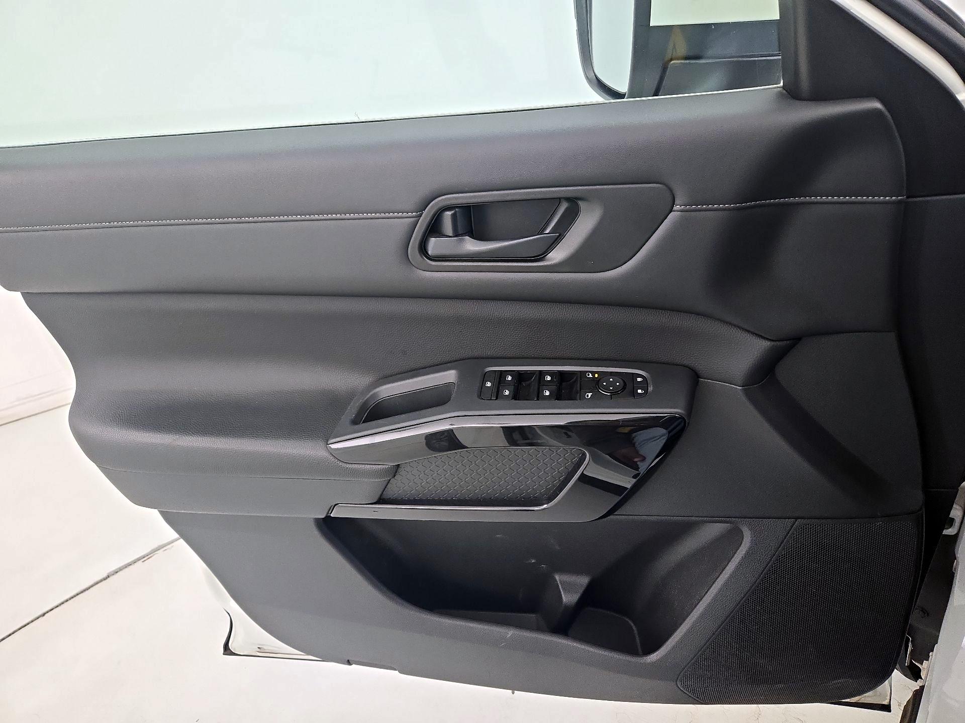 Thumbnail: 2023 Nissan Pathfinder - 12