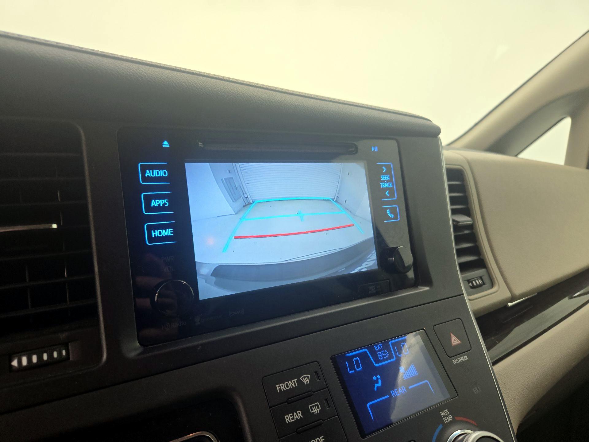 Thumbnail: 2017 Toyota Sienna - 14