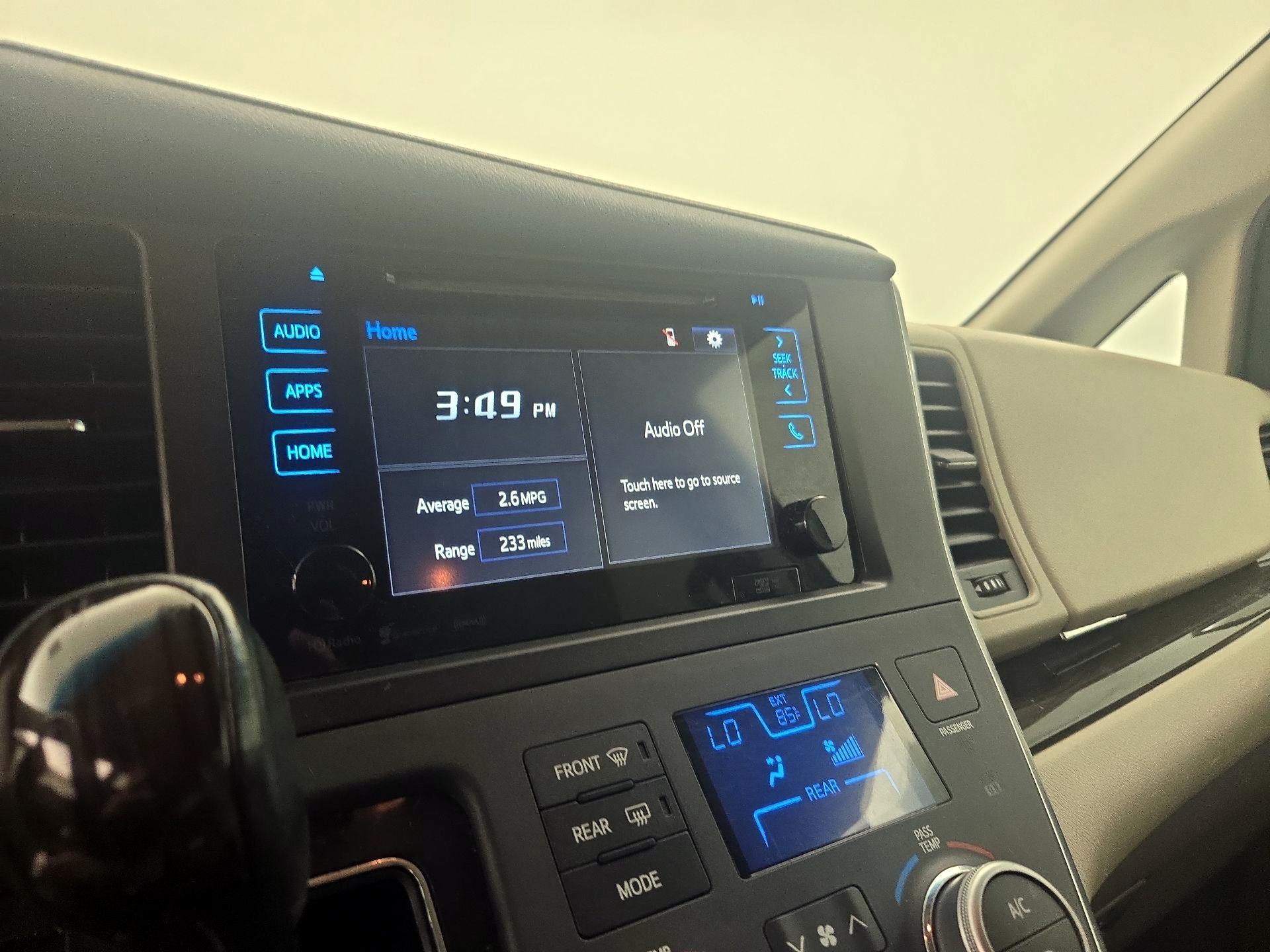 Thumbnail: 2017 Toyota Sienna - 15