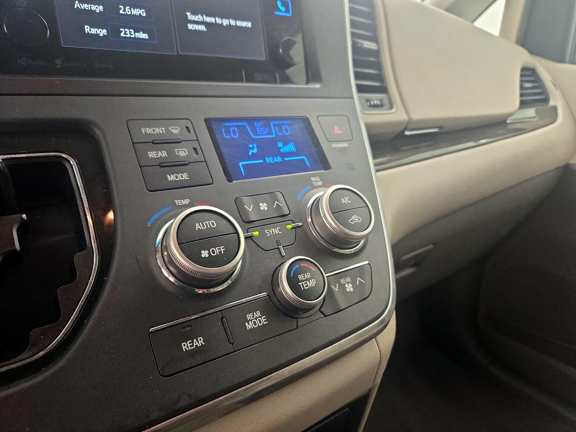 Thumbnail: 2017 Toyota Sienna - 16