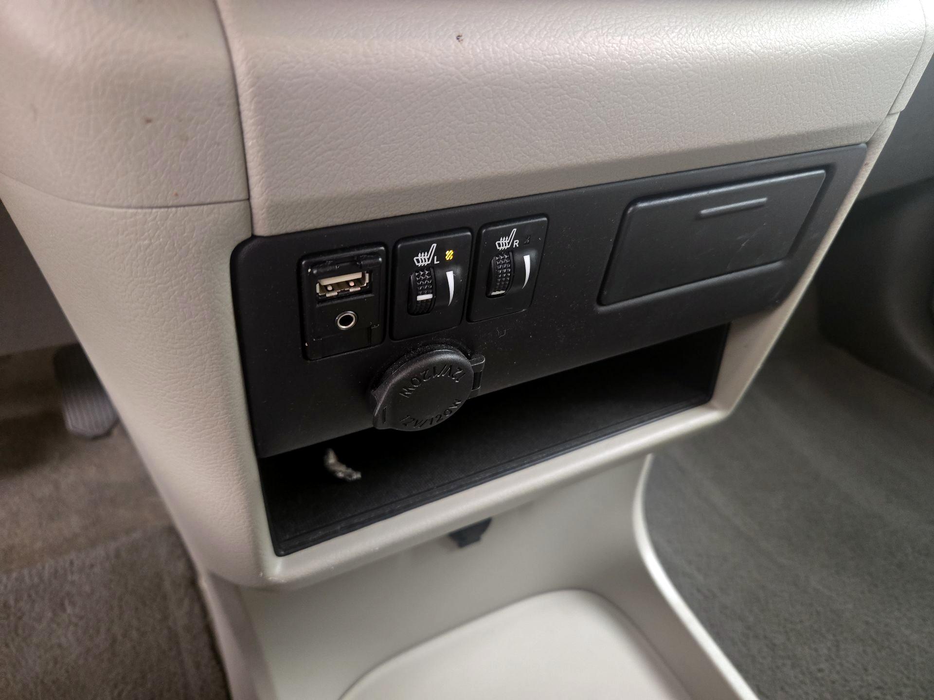 Thumbnail: 2017 Toyota Sienna - 18