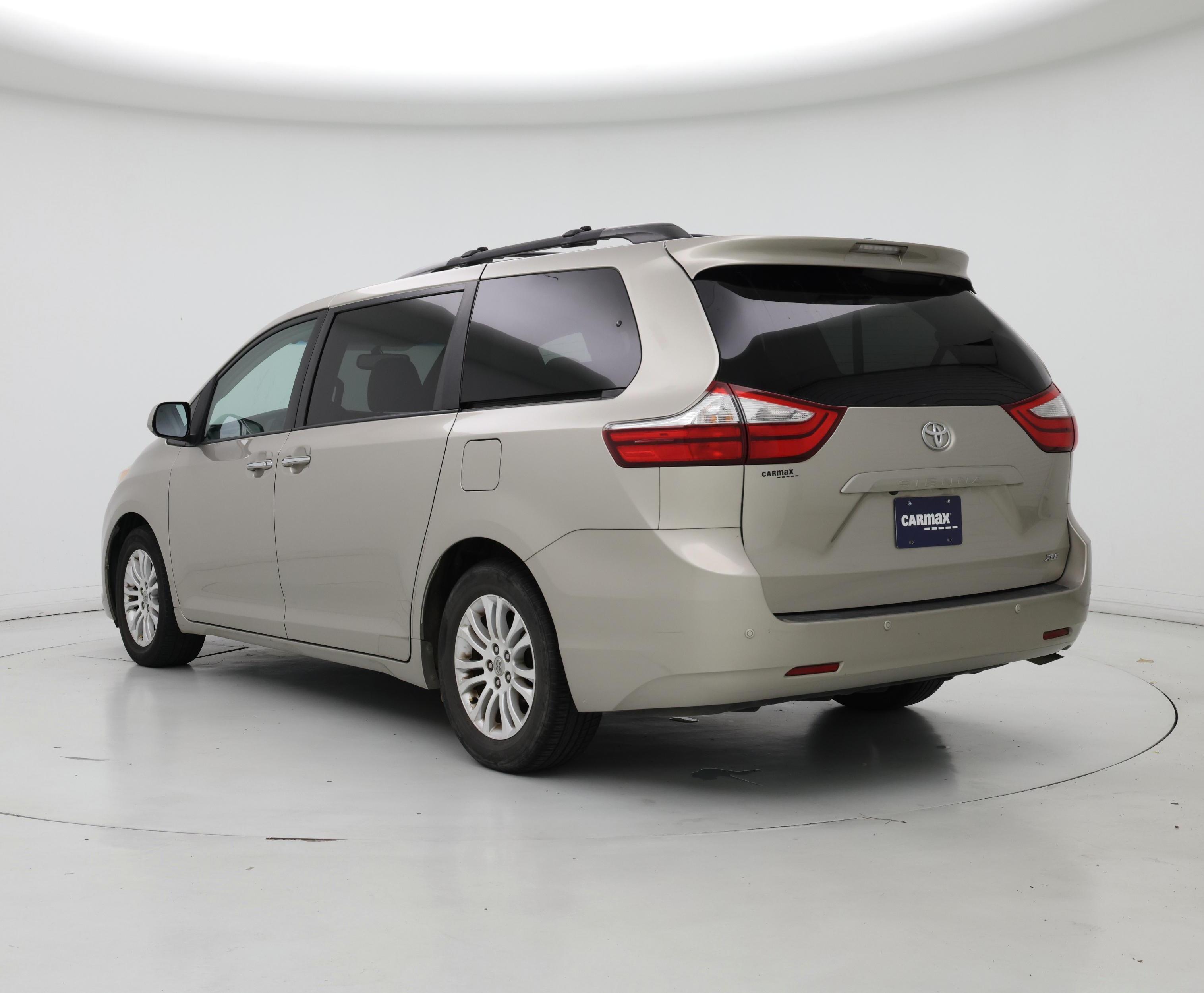 Thumbnail: 2017 Toyota Sienna - 2