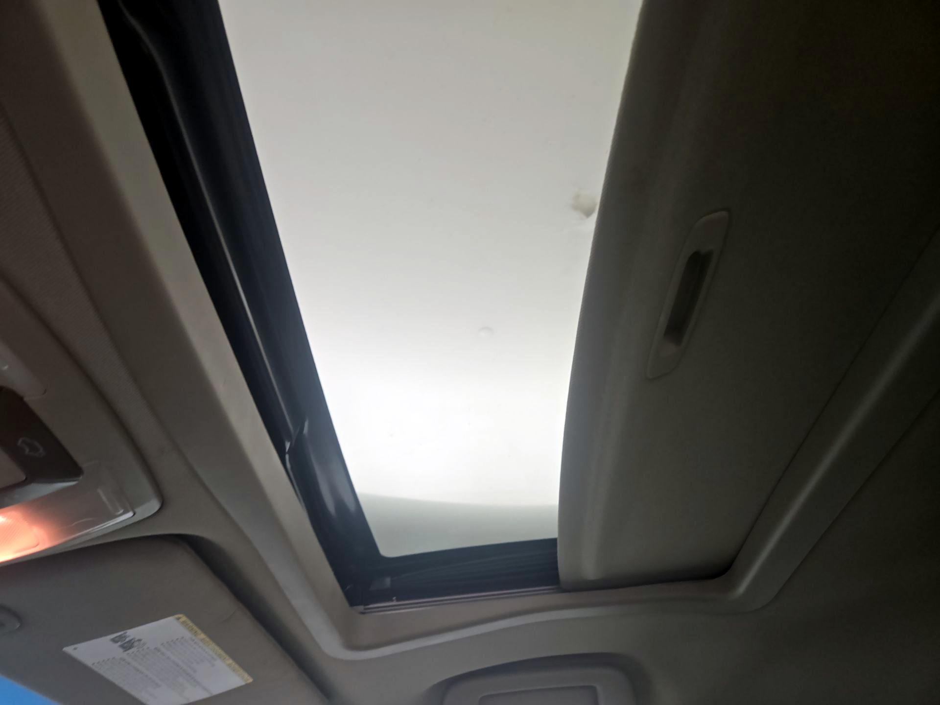 Thumbnail: 2017 Toyota Sienna - 19