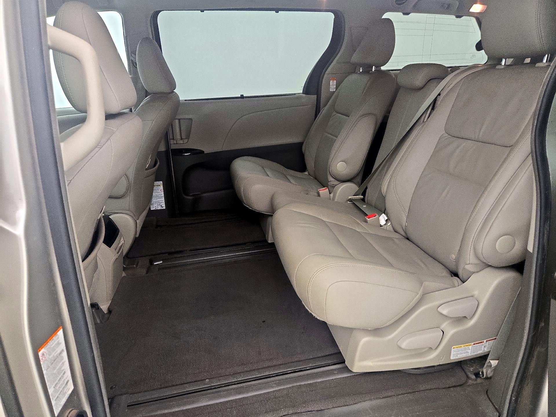 Thumbnail: 2017 Toyota Sienna - 20