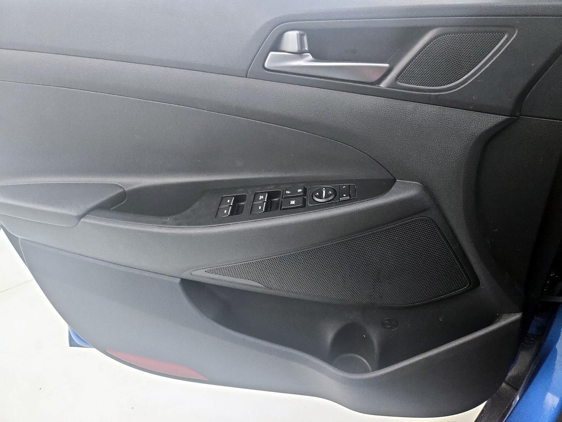 Thumbnail: 2016 Hyundai Tucson - 12