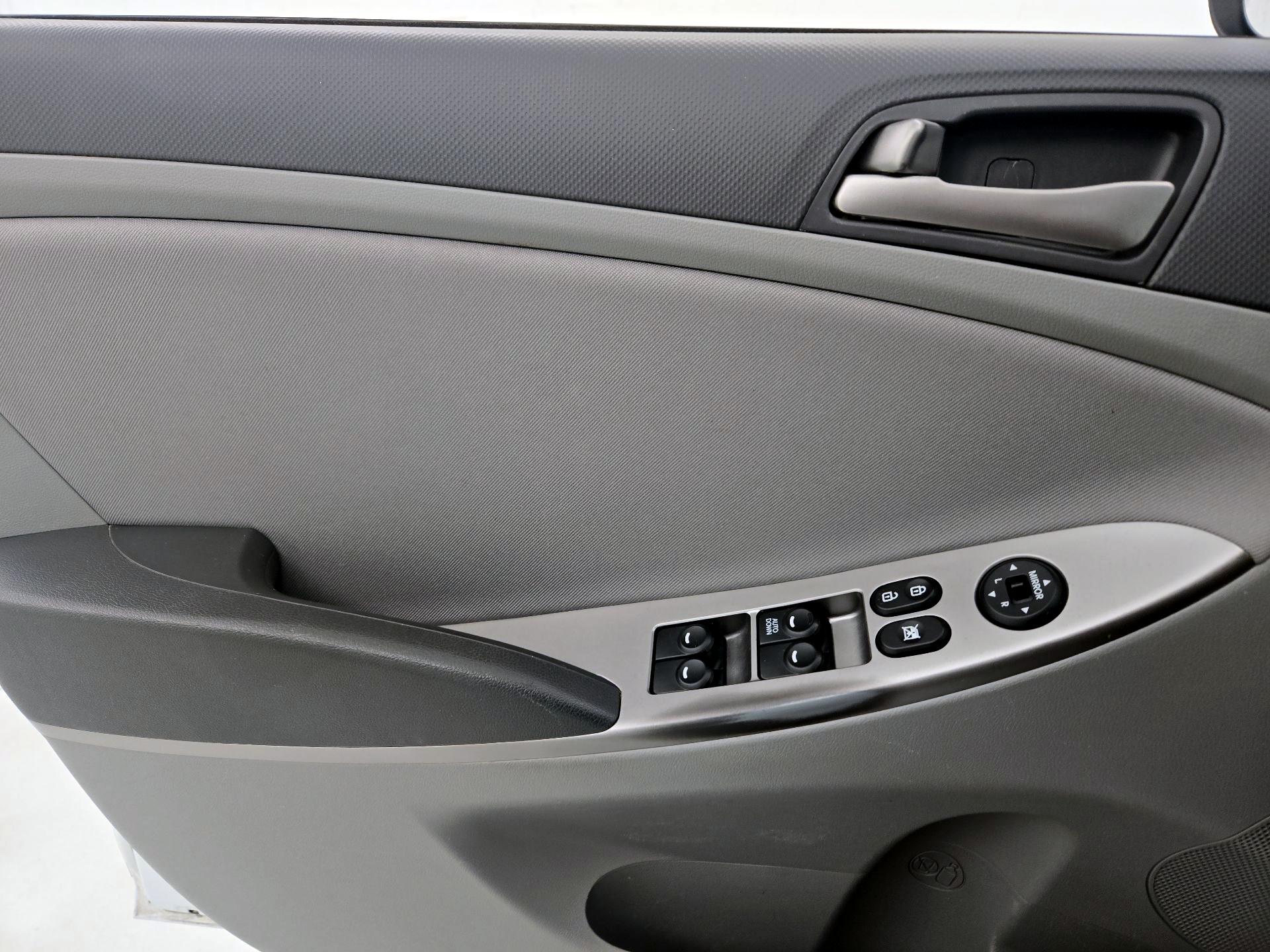 Thumbnail: 2016 Hyundai Accent - 12