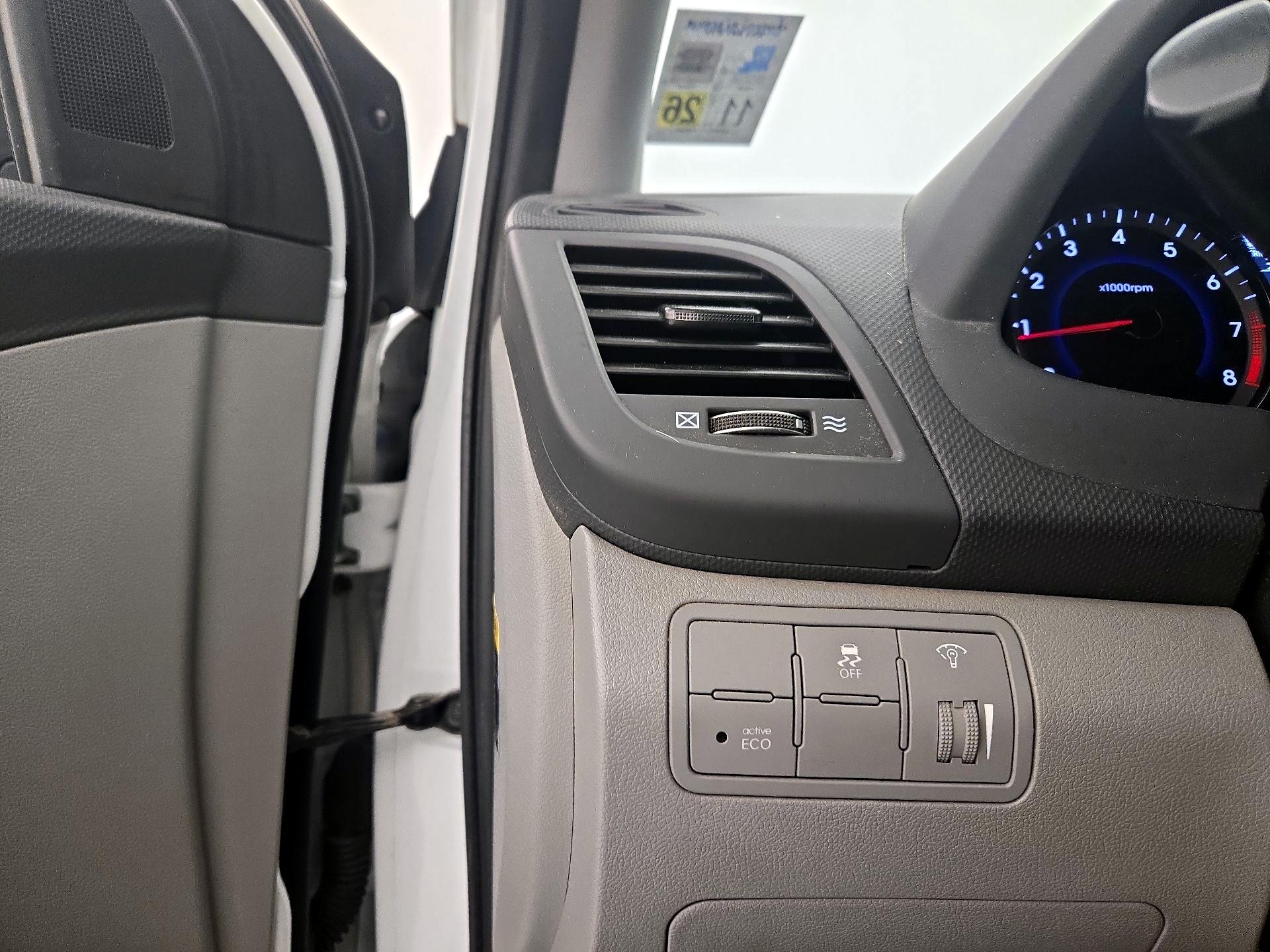 Thumbnail: 2016 Hyundai Accent - 13