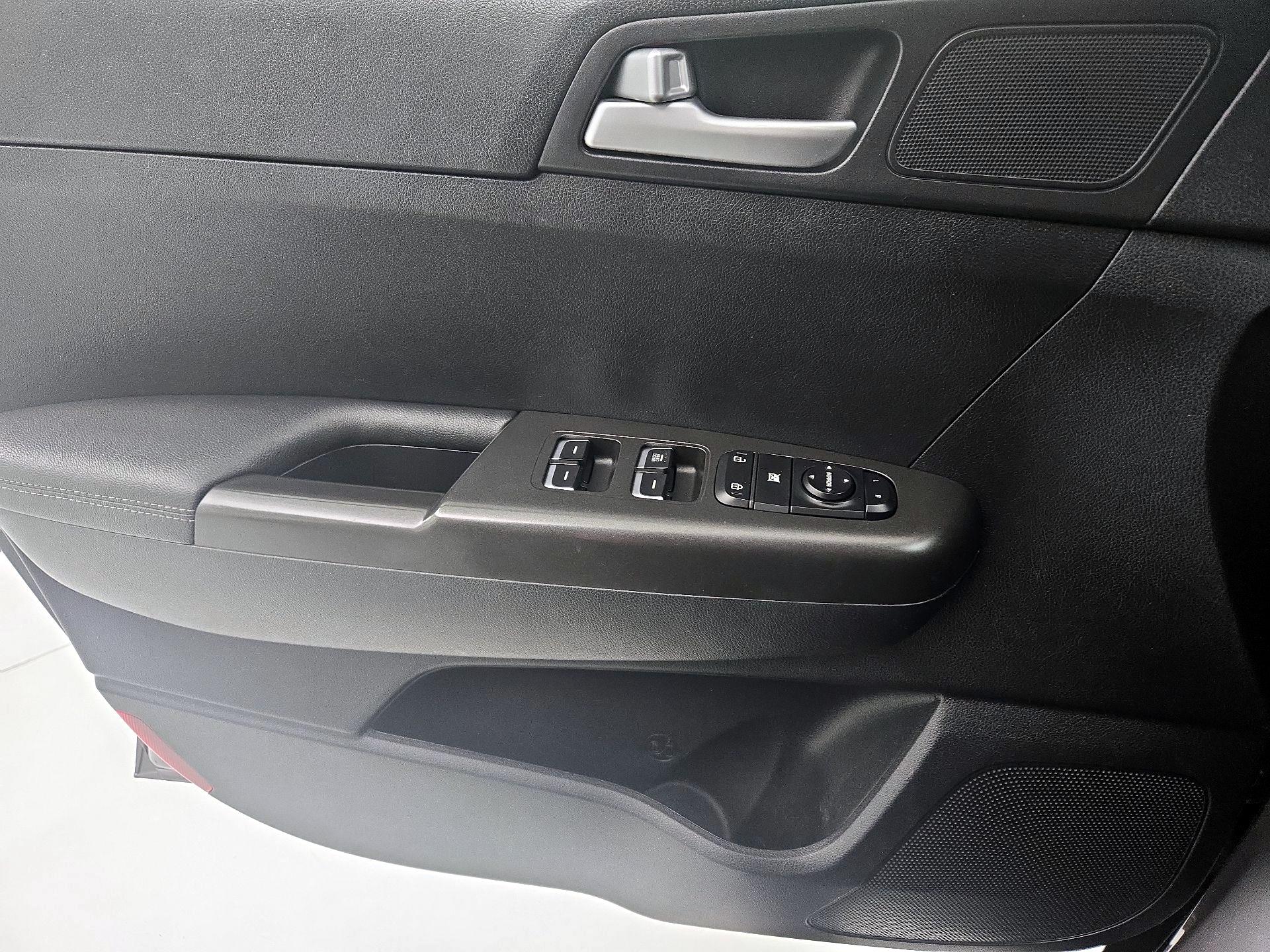 Thumbnail: 2019 Kia Sportage - 12