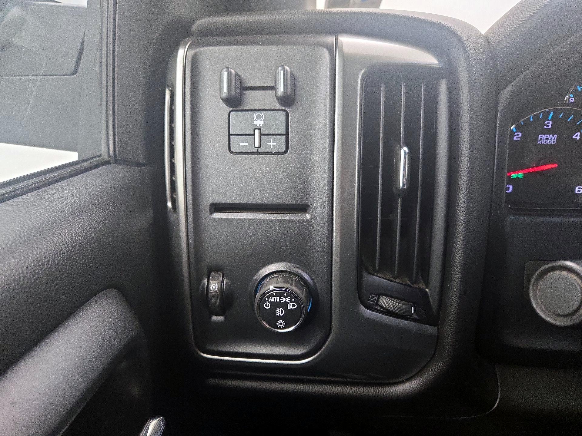 Thumbnail: 2015 Chevrolet Silverado 1500 - 13