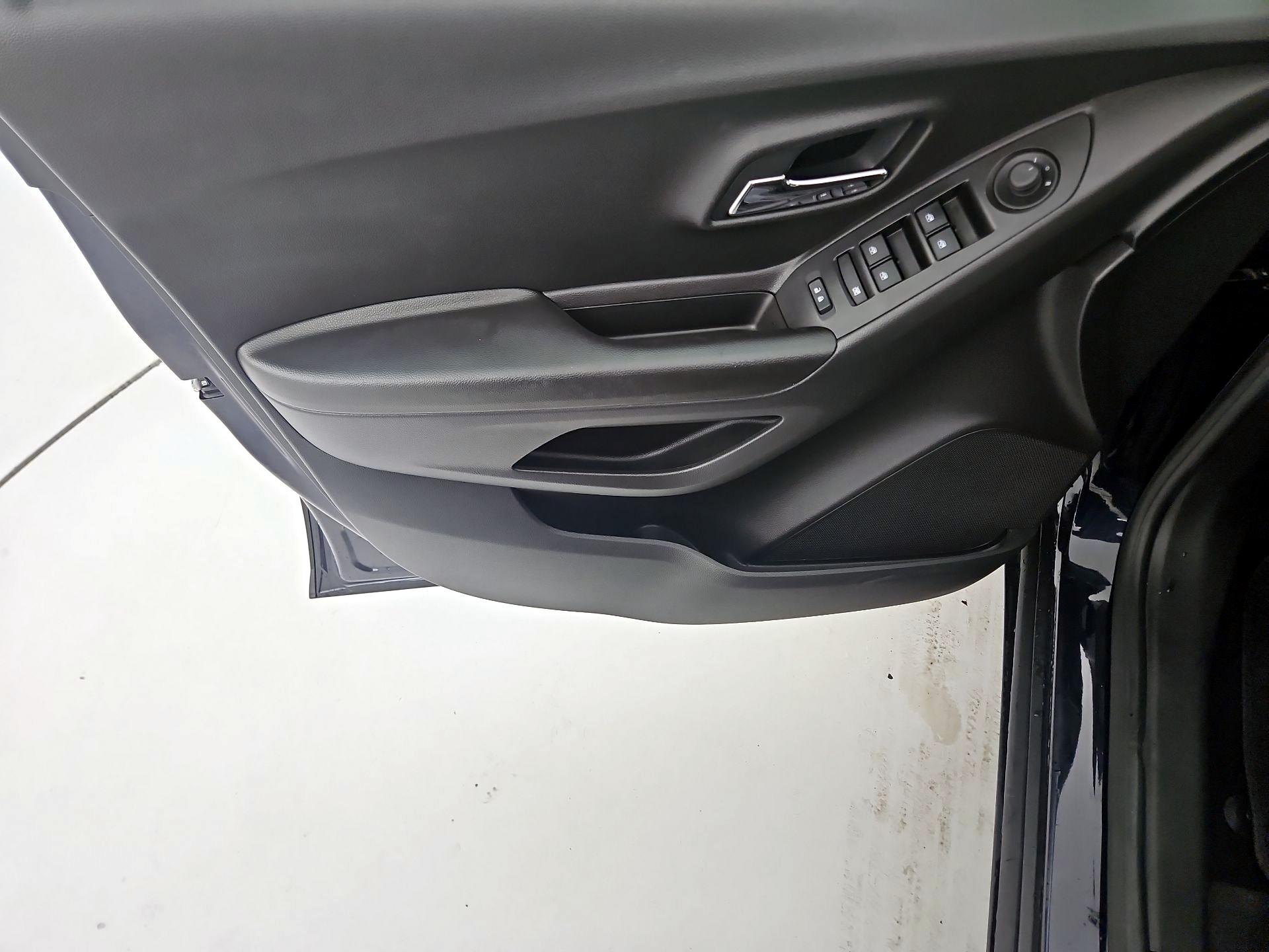 Thumbnail: 2021 Chevrolet Trax - 12