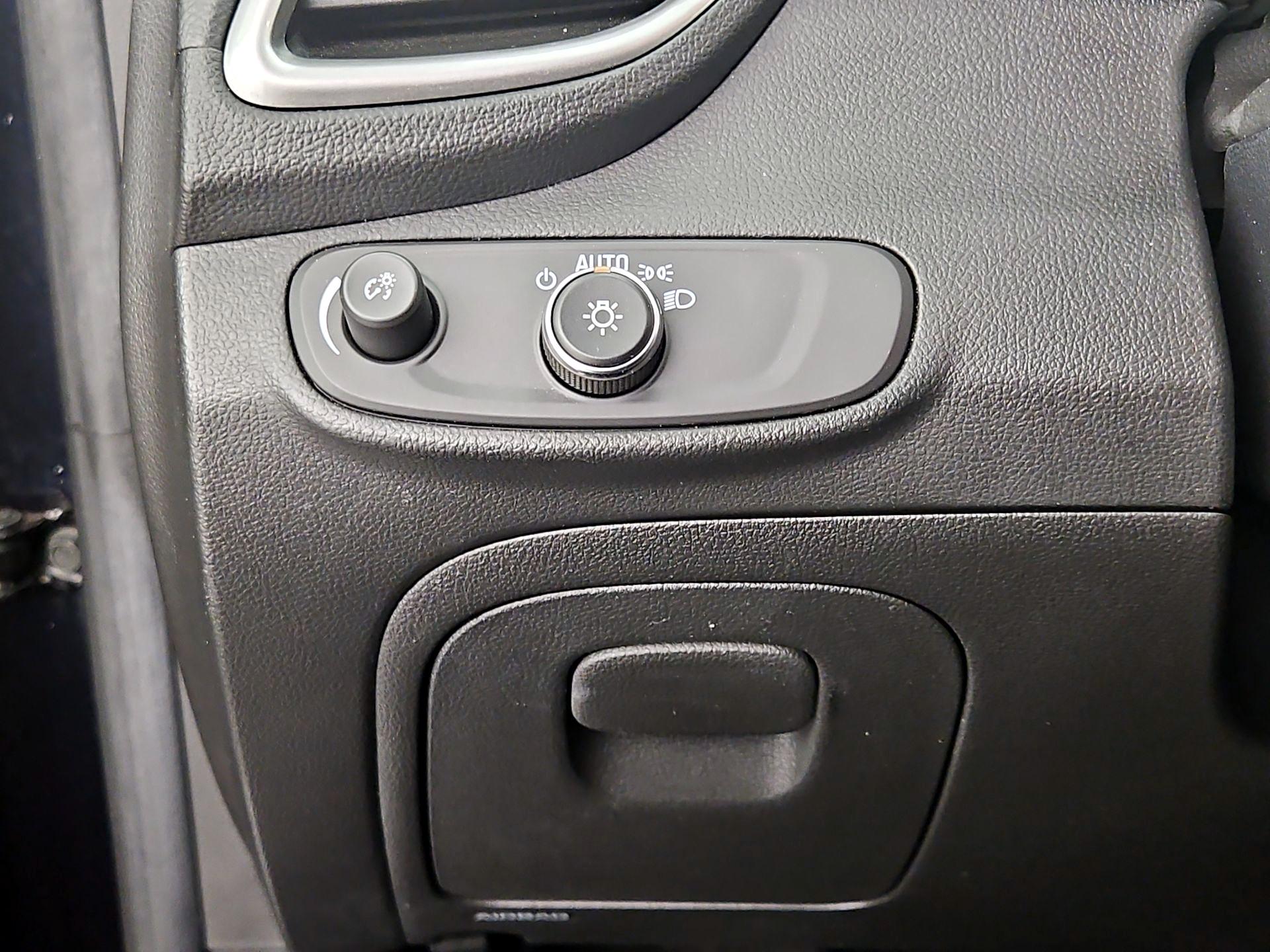 Thumbnail: 2021 Chevrolet Trax - 13