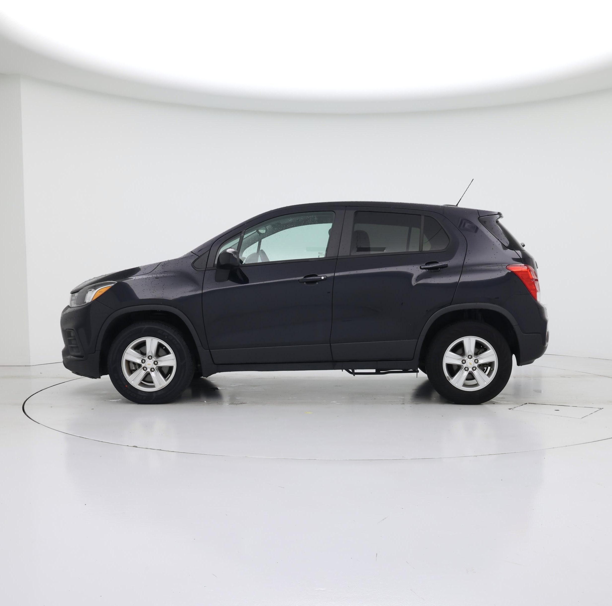 Thumbnail: 2021 Chevrolet Trax - 3