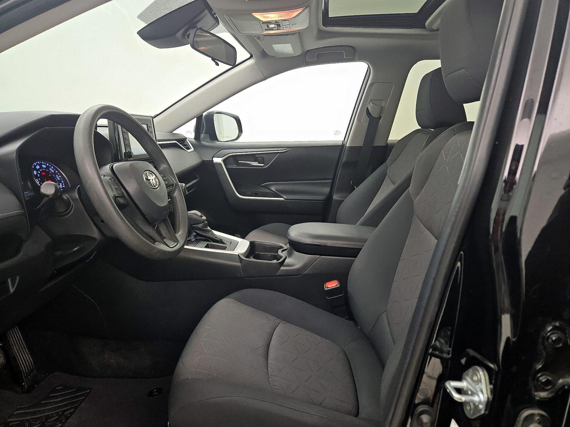 Thumbnail: 2019 Toyota RAV4 - 11