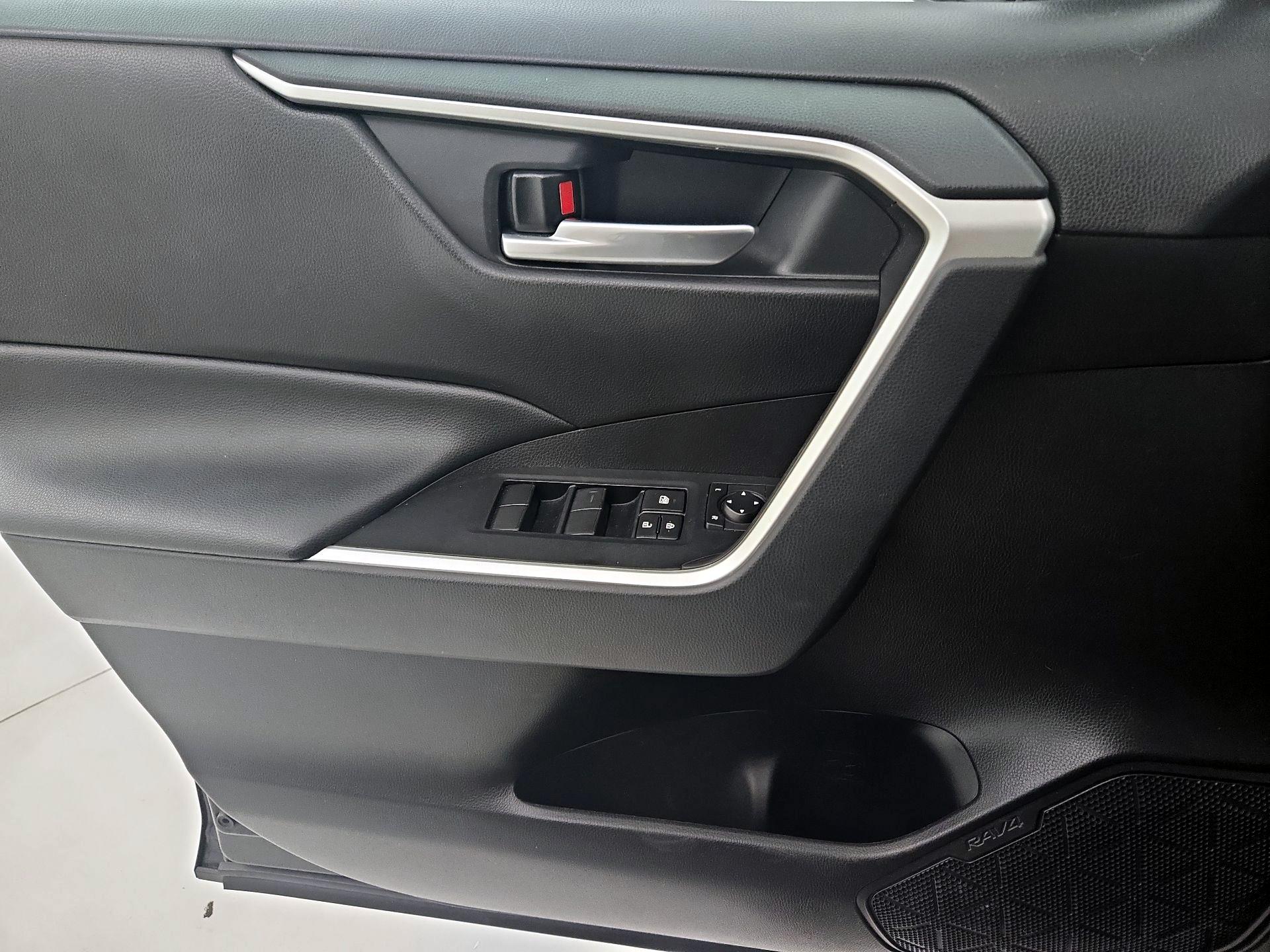 Thumbnail: 2019 Toyota RAV4 - 12