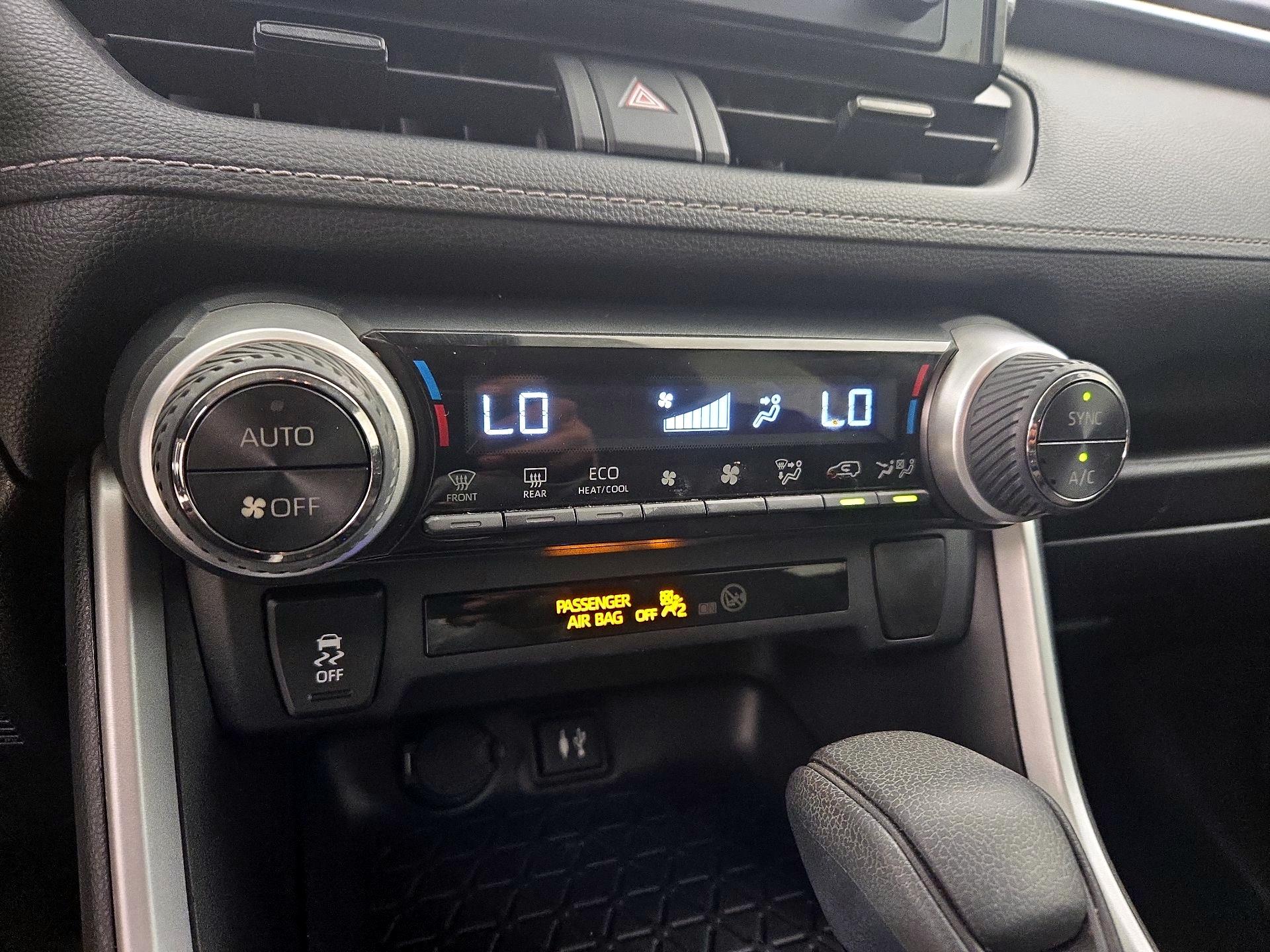 Thumbnail: 2019 Toyota RAV4 - 16