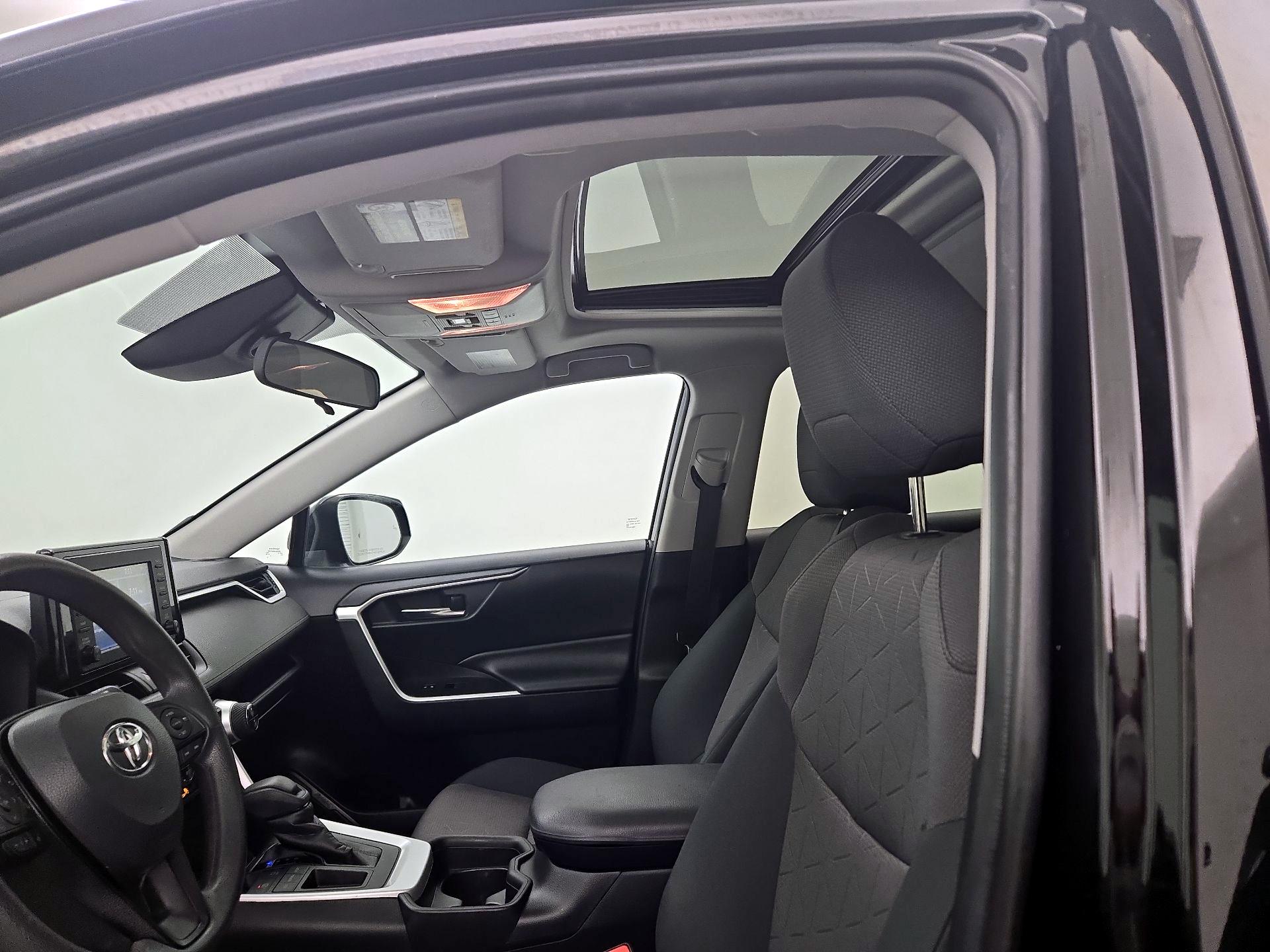 Thumbnail: 2019 Toyota RAV4 - 19