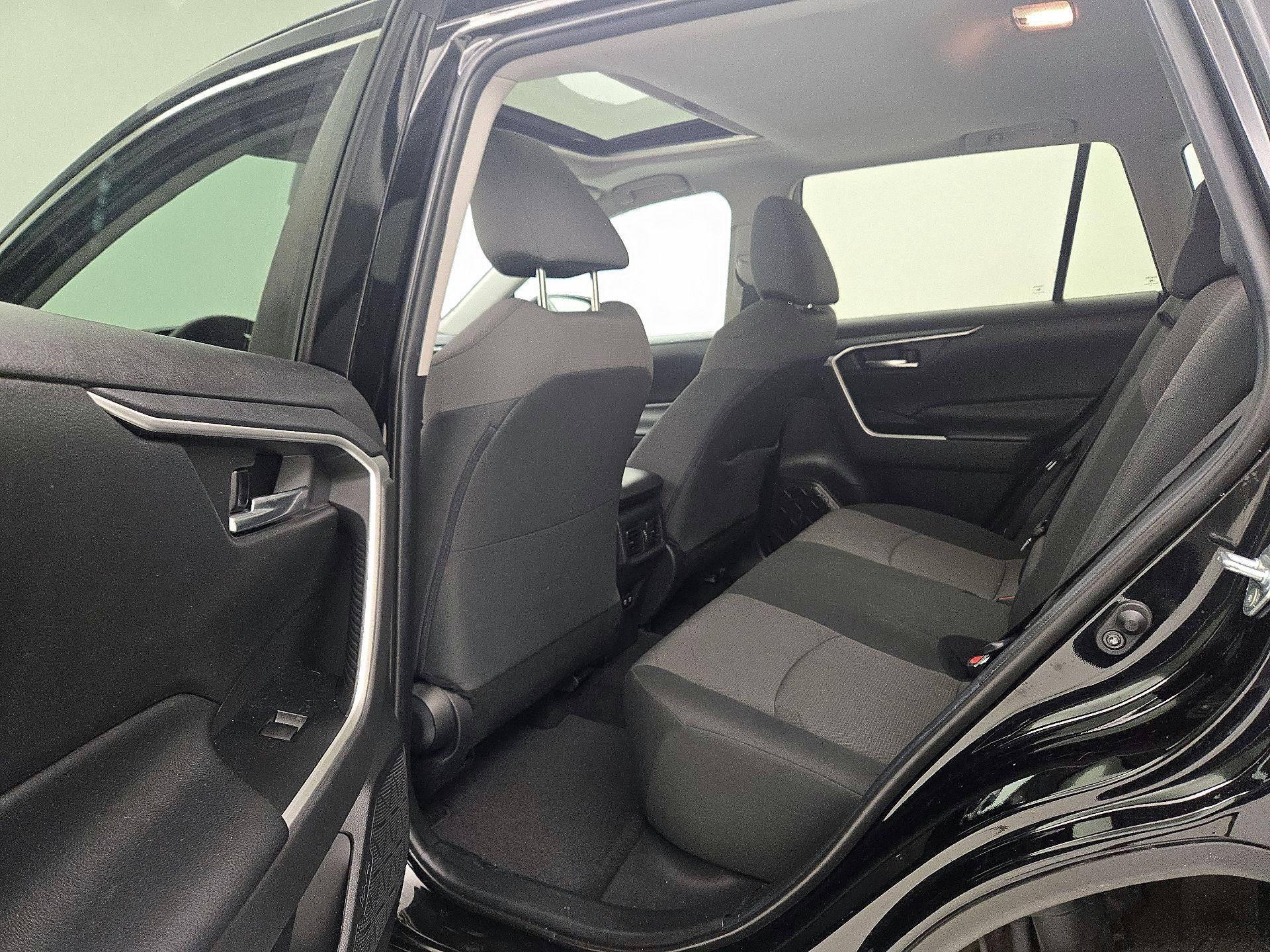 Thumbnail: 2019 Toyota RAV4 - 20