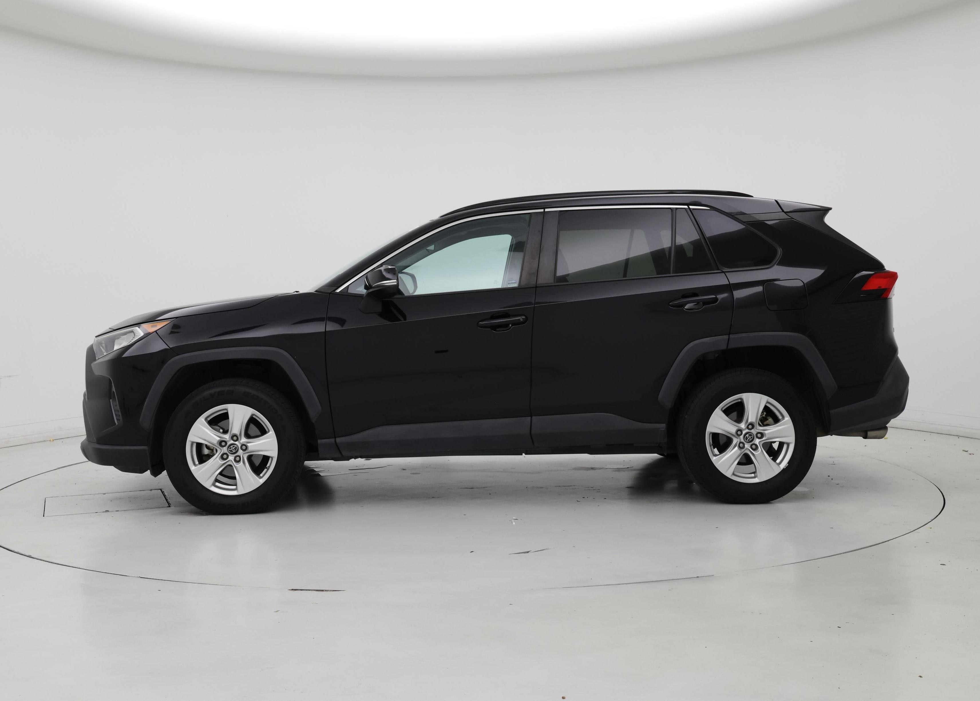 Thumbnail: 2019 Toyota RAV4 - 3