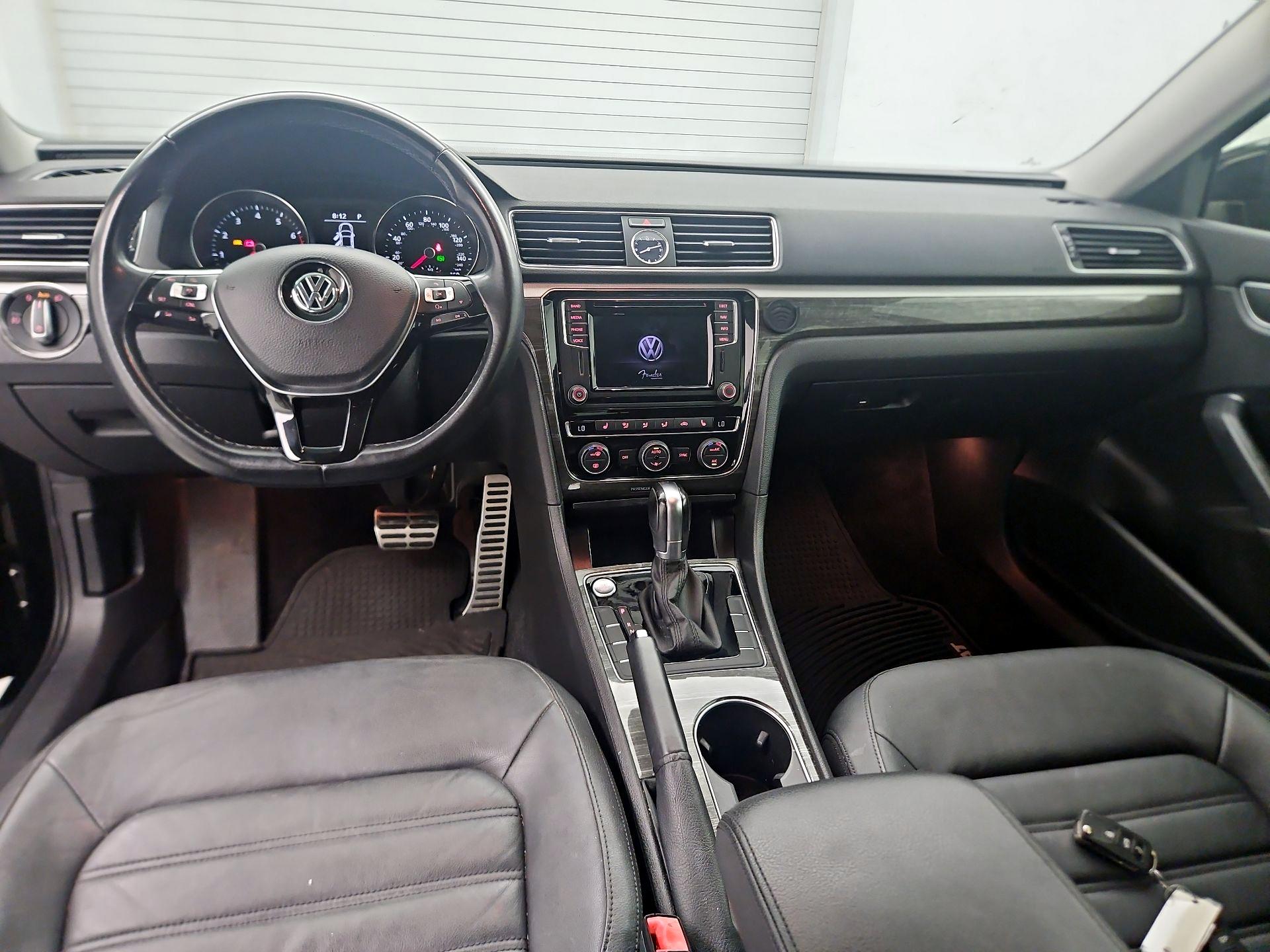 Thumbnail: 2016 Volkswagen Passat - 9