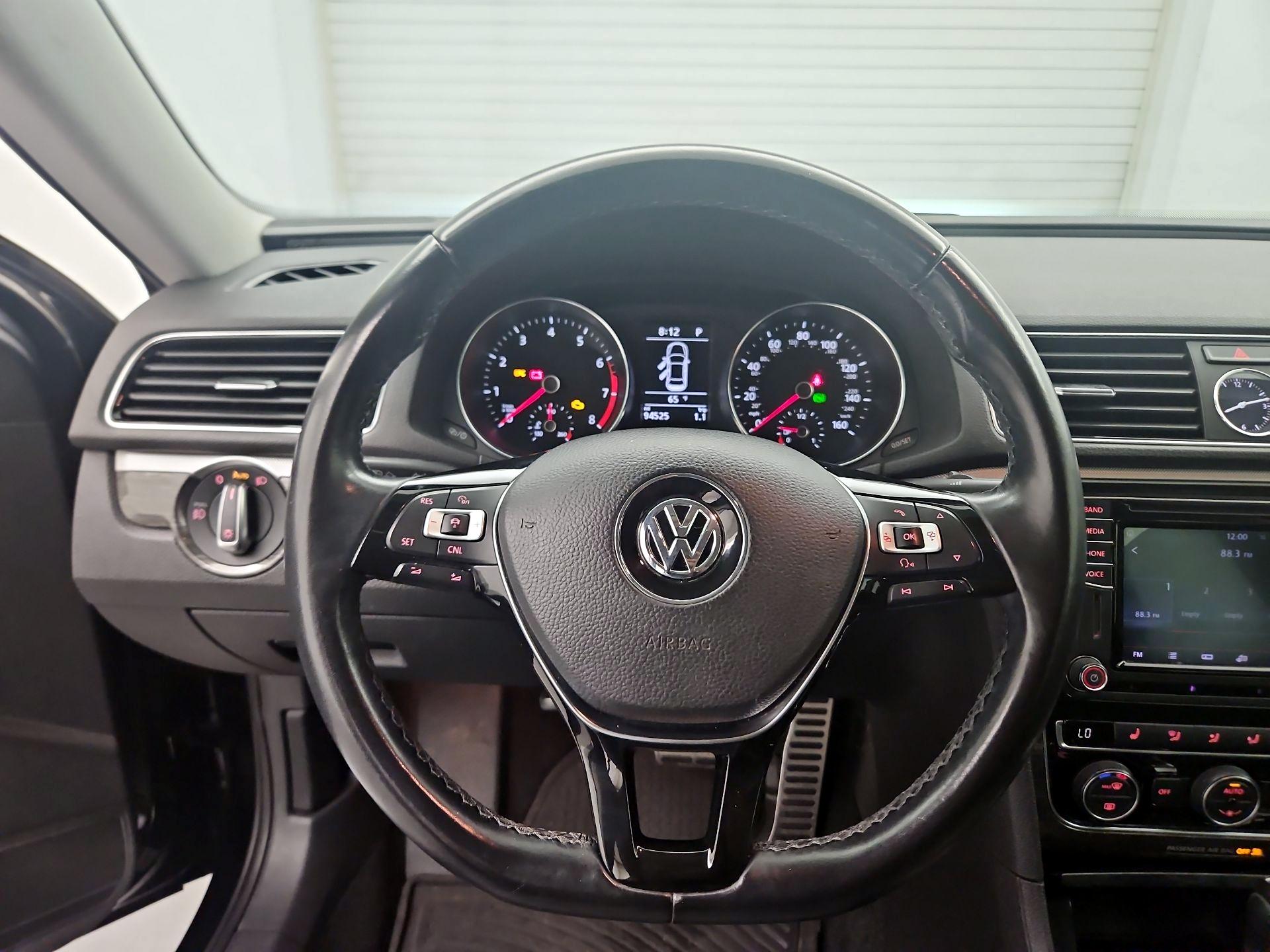 Thumbnail: 2016 Volkswagen Passat - 10