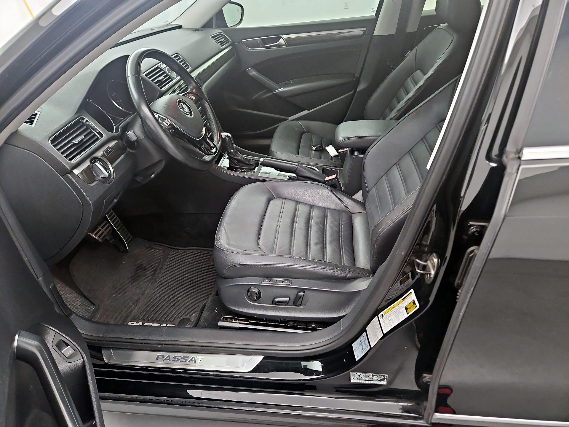 Thumbnail: 2016 Volkswagen Passat - 11