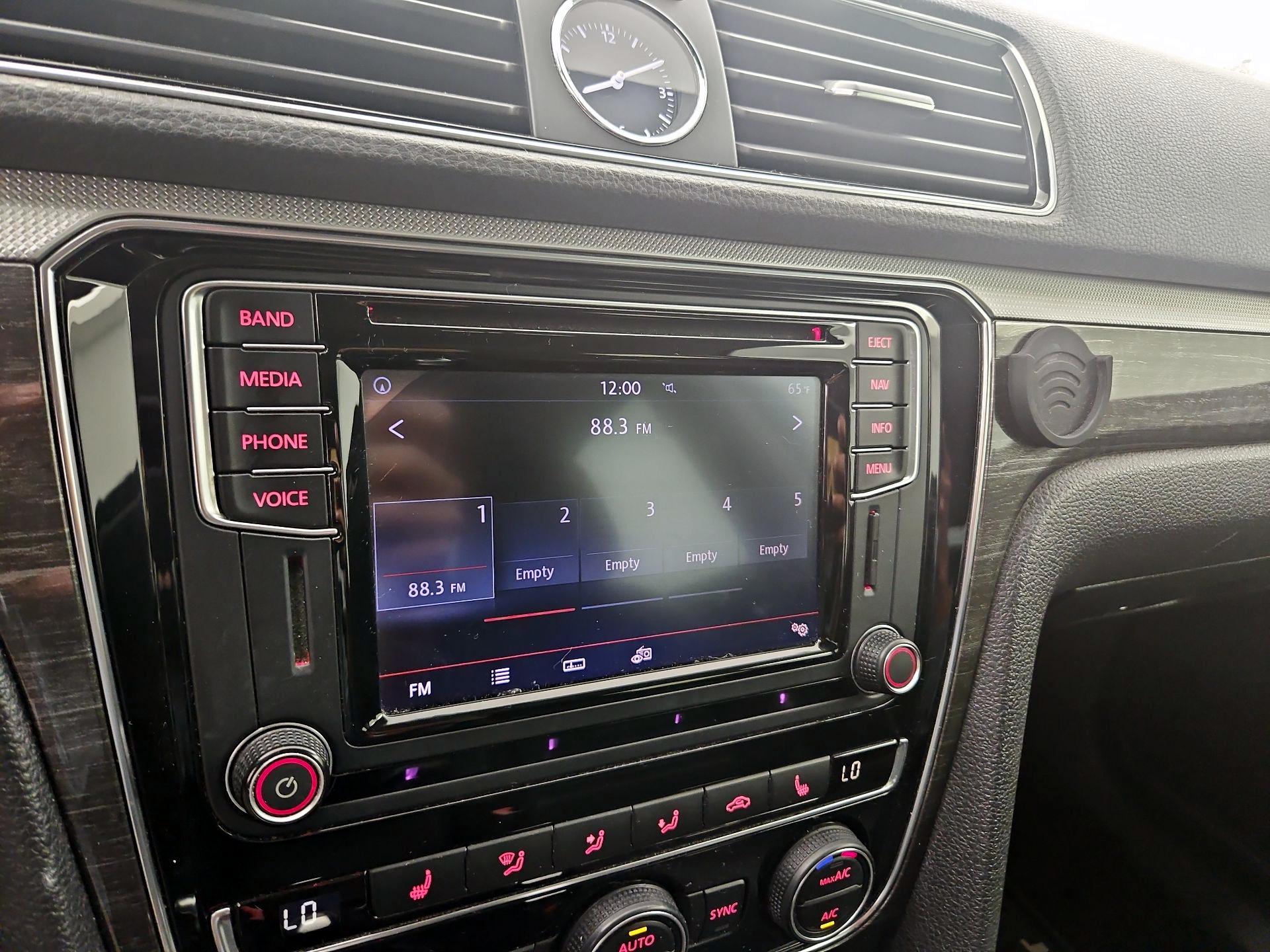 Thumbnail: 2016 Volkswagen Passat - 15