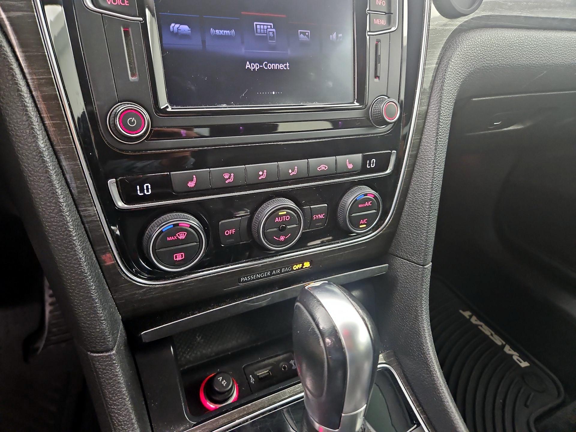 Thumbnail: 2016 Volkswagen Passat - 16