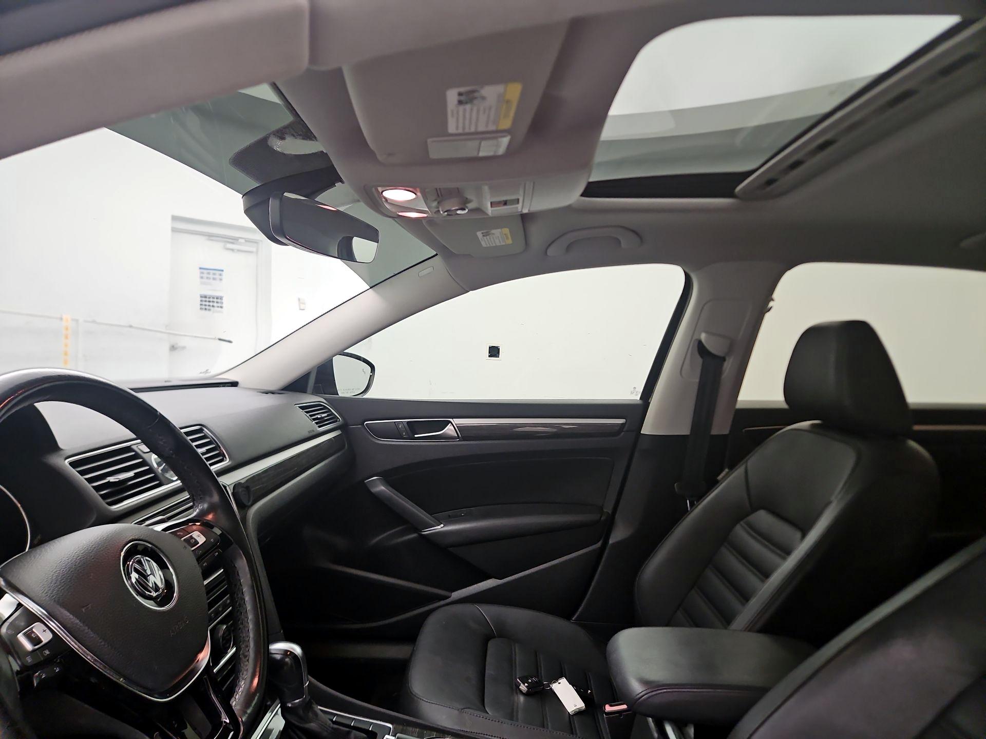 Thumbnail: 2016 Volkswagen Passat - 18