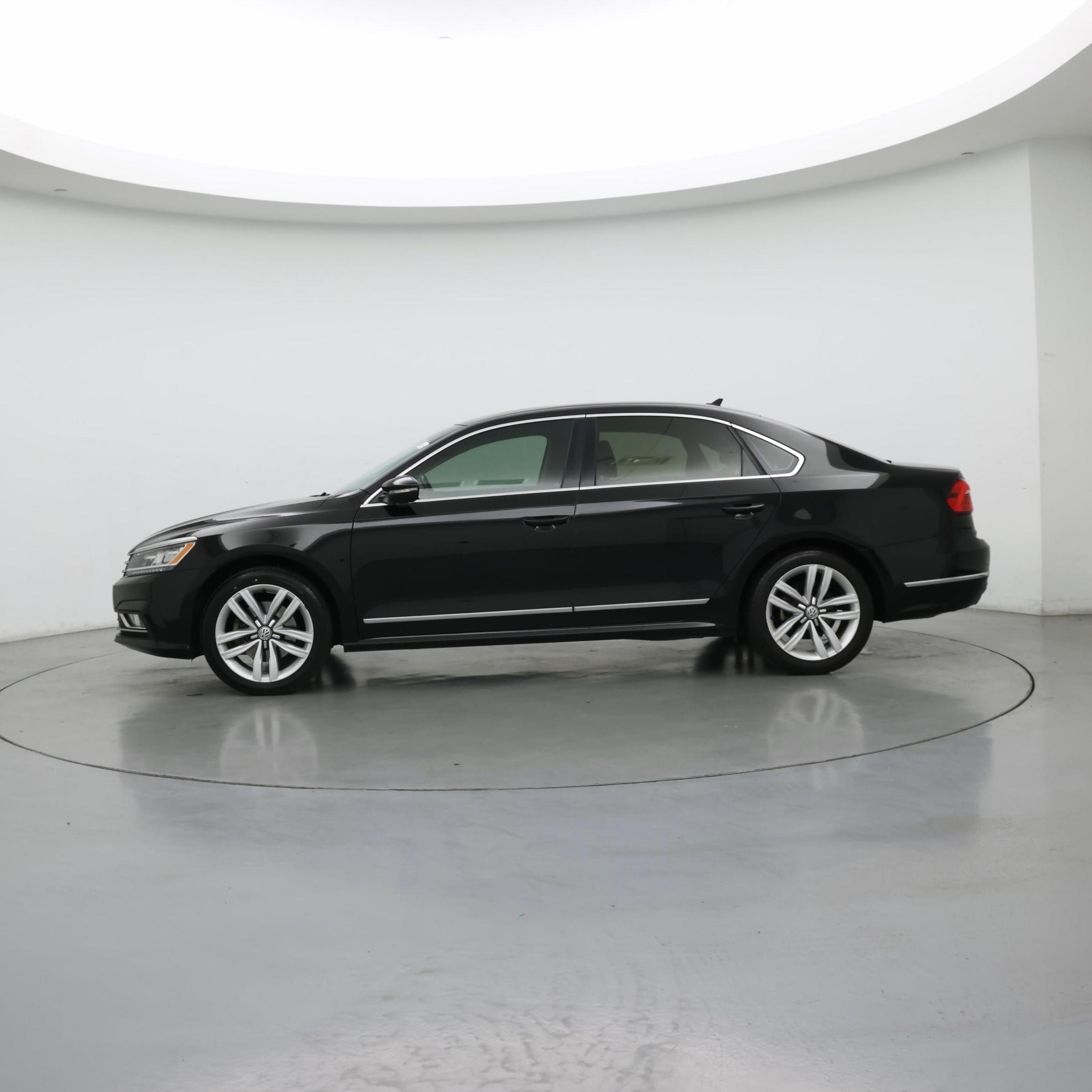 Thumbnail: 2016 Volkswagen Passat - 3