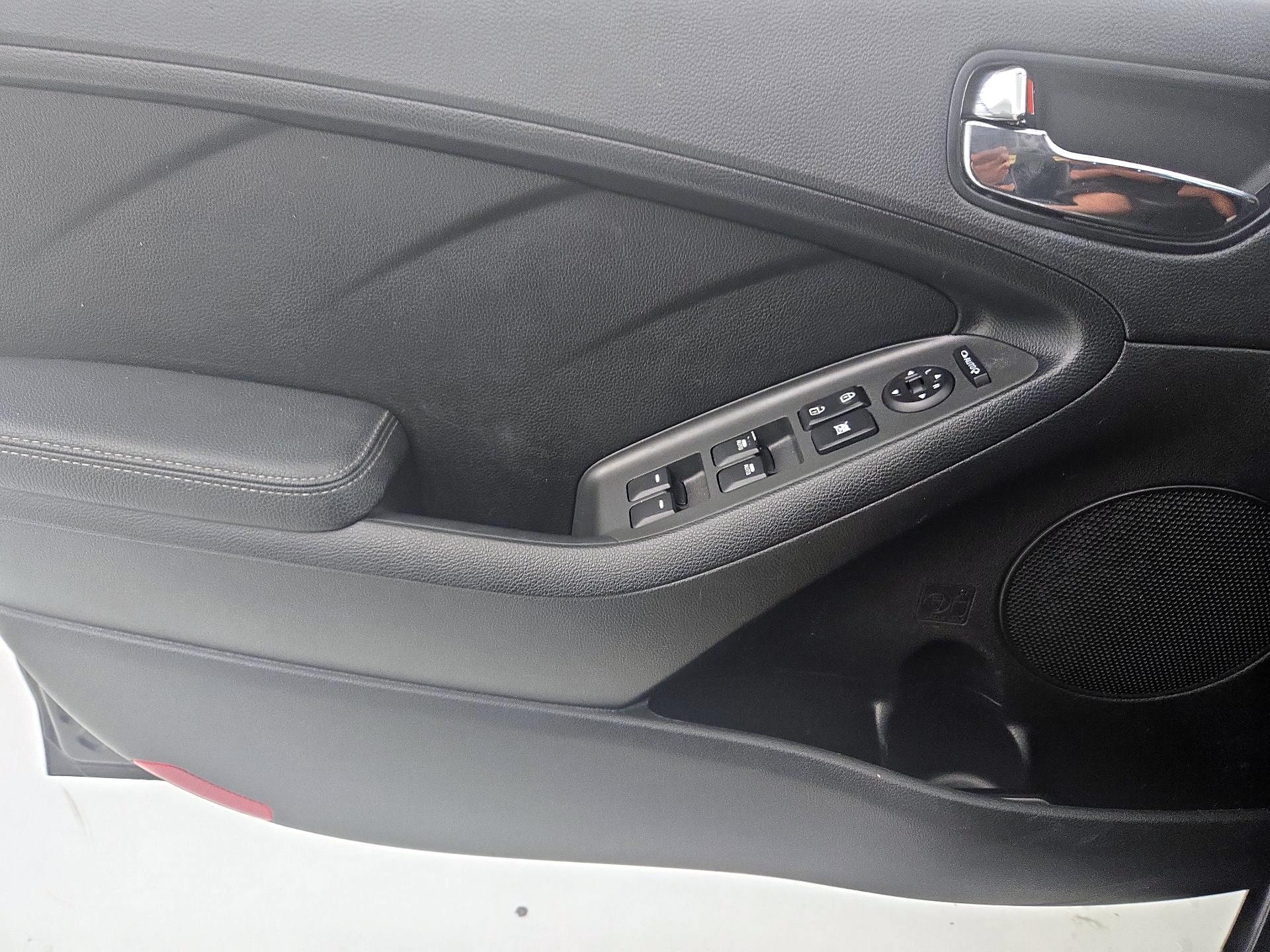 Thumbnail: 2017 Kia Forte - 12