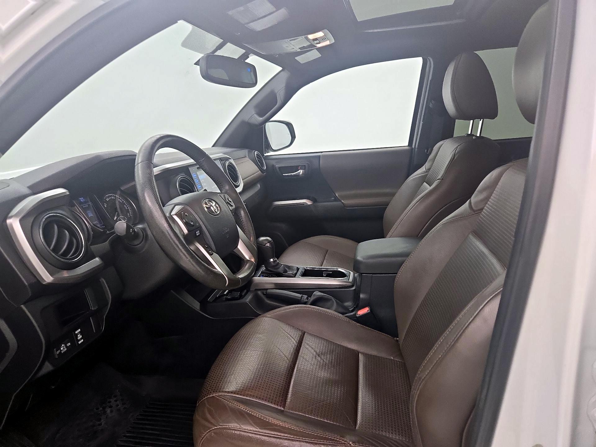 Thumbnail: 2016 Toyota Tacoma - 11